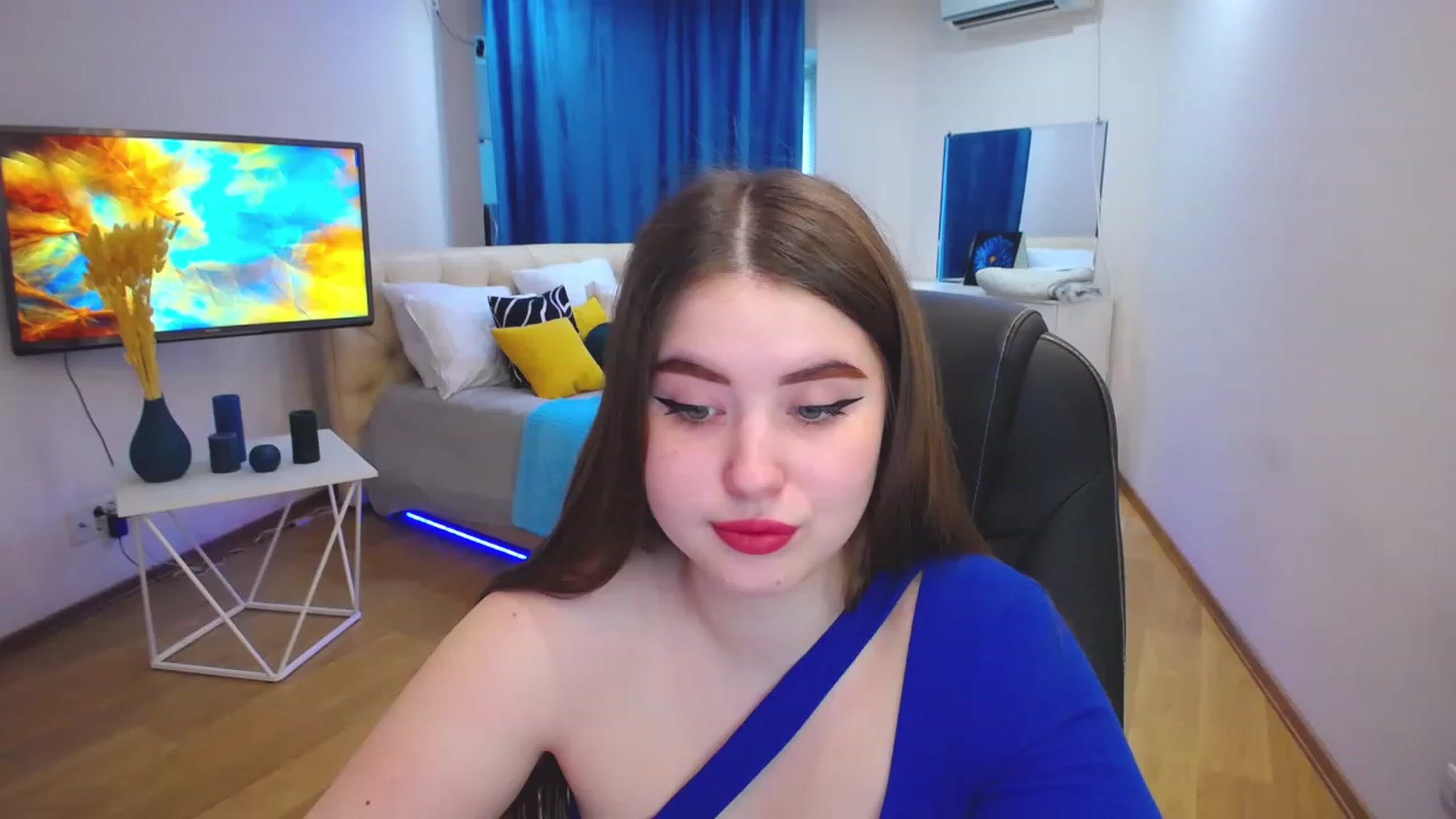 Gallery image thumbnail from AdmireMyEyes's myfreecams stream on, 06/13/2023, 09:48 image 13 of 20