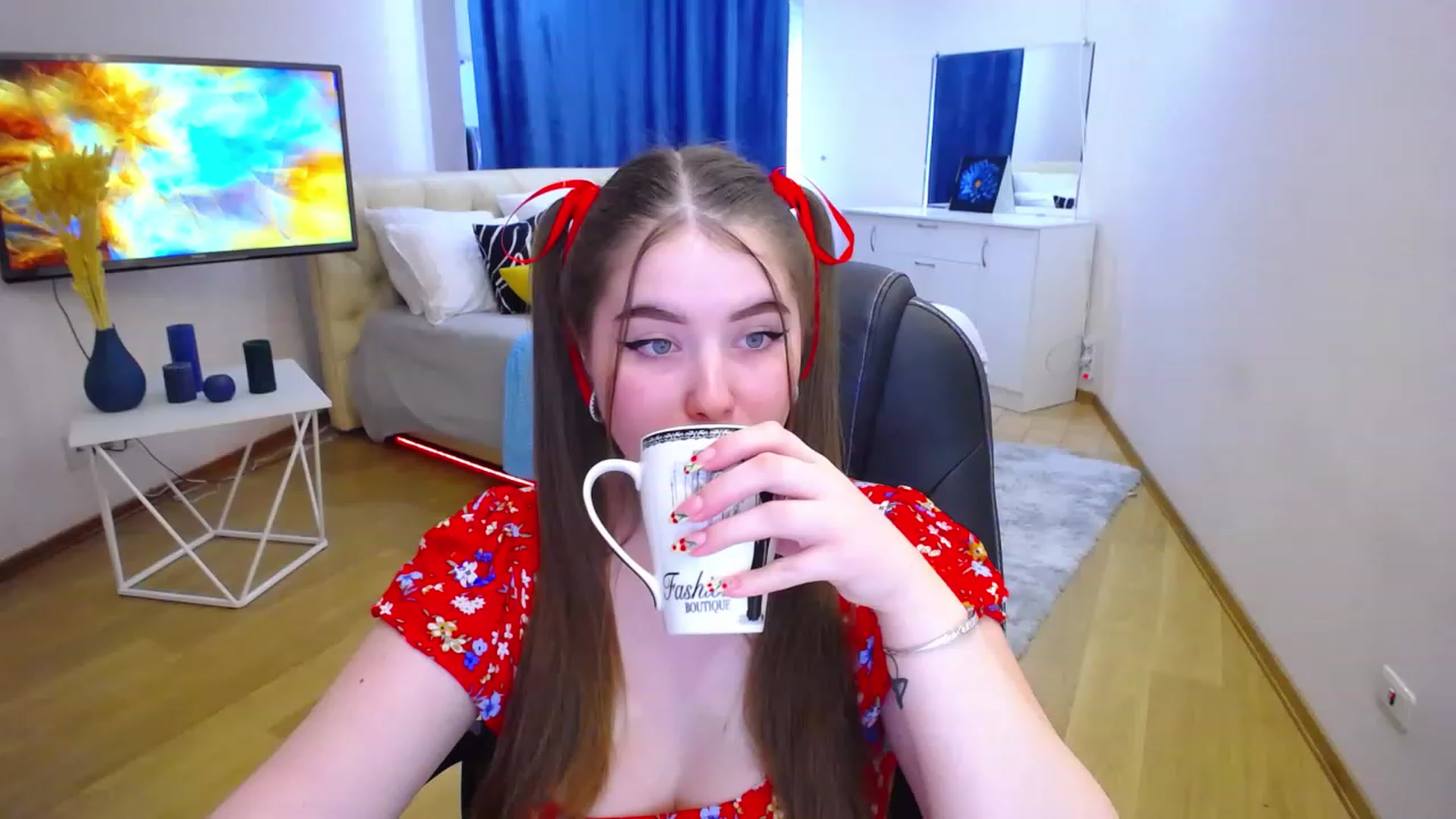 Gallery image thumbnail from AdmireMyEyes's myfreecams stream on, 06/15/2023, 13:59 image 18 of 20