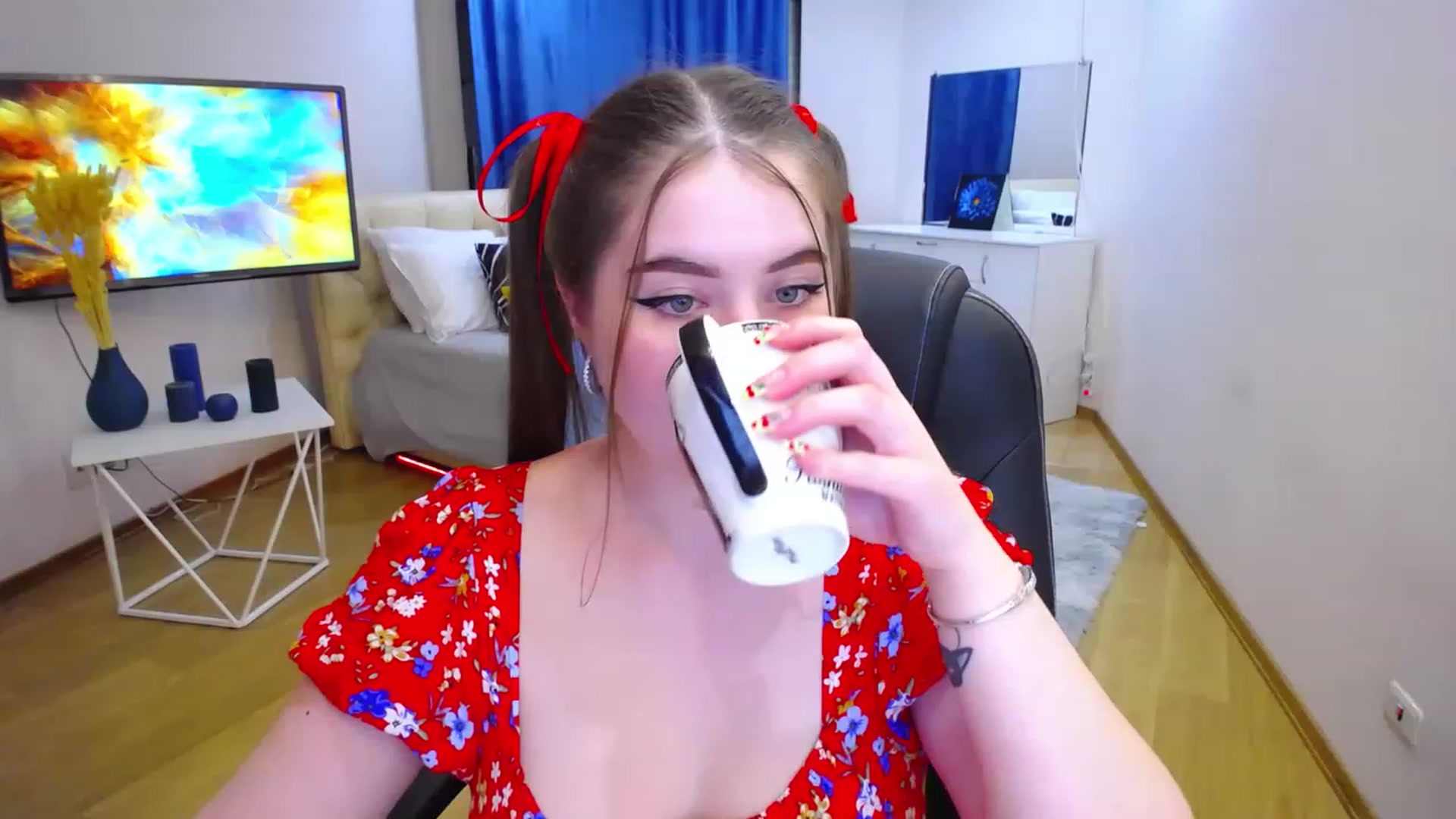 Gallery image thumbnail from AdmireMyEyes's myfreecams stream on, 06/15/2023, 18:00 image 10 of 20