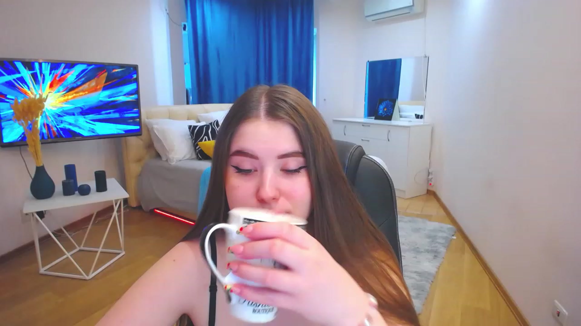 Gallery image thumbnail from AdmireMyEyes's myfreecams stream on, 06/16/2023, 09:47 image 2 of 20