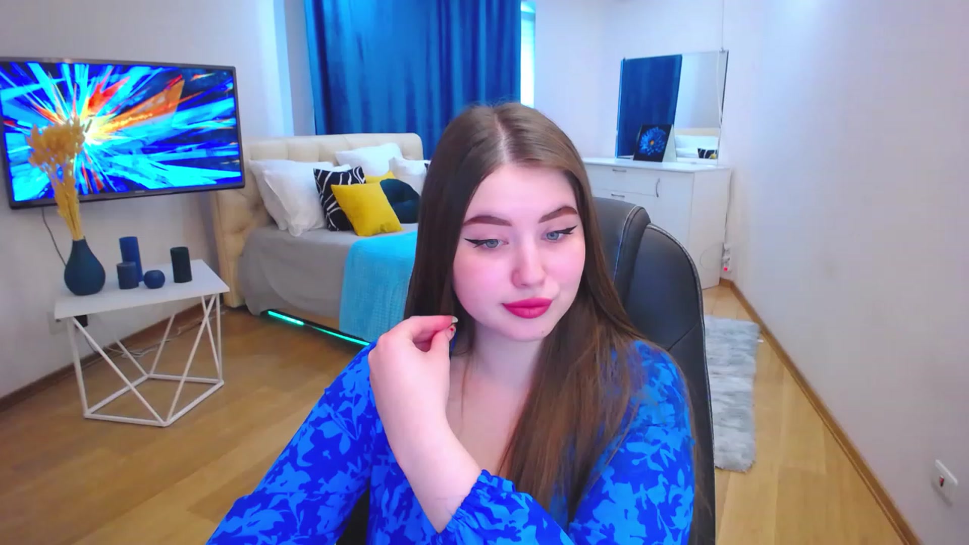 Gallery image thumbnail from AdmireMyEyes's myfreecams stream on, 06/19/2023, 07:47 image 11 of 20
