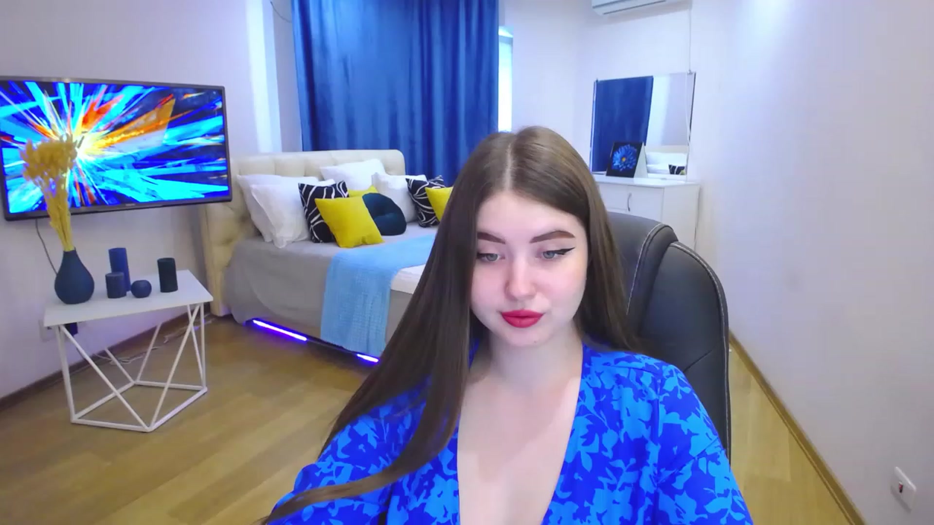 Gallery image thumbnail from AdmireMyEyes's myfreecams stream on, 06/19/2023, 09:46 image 3 of 20