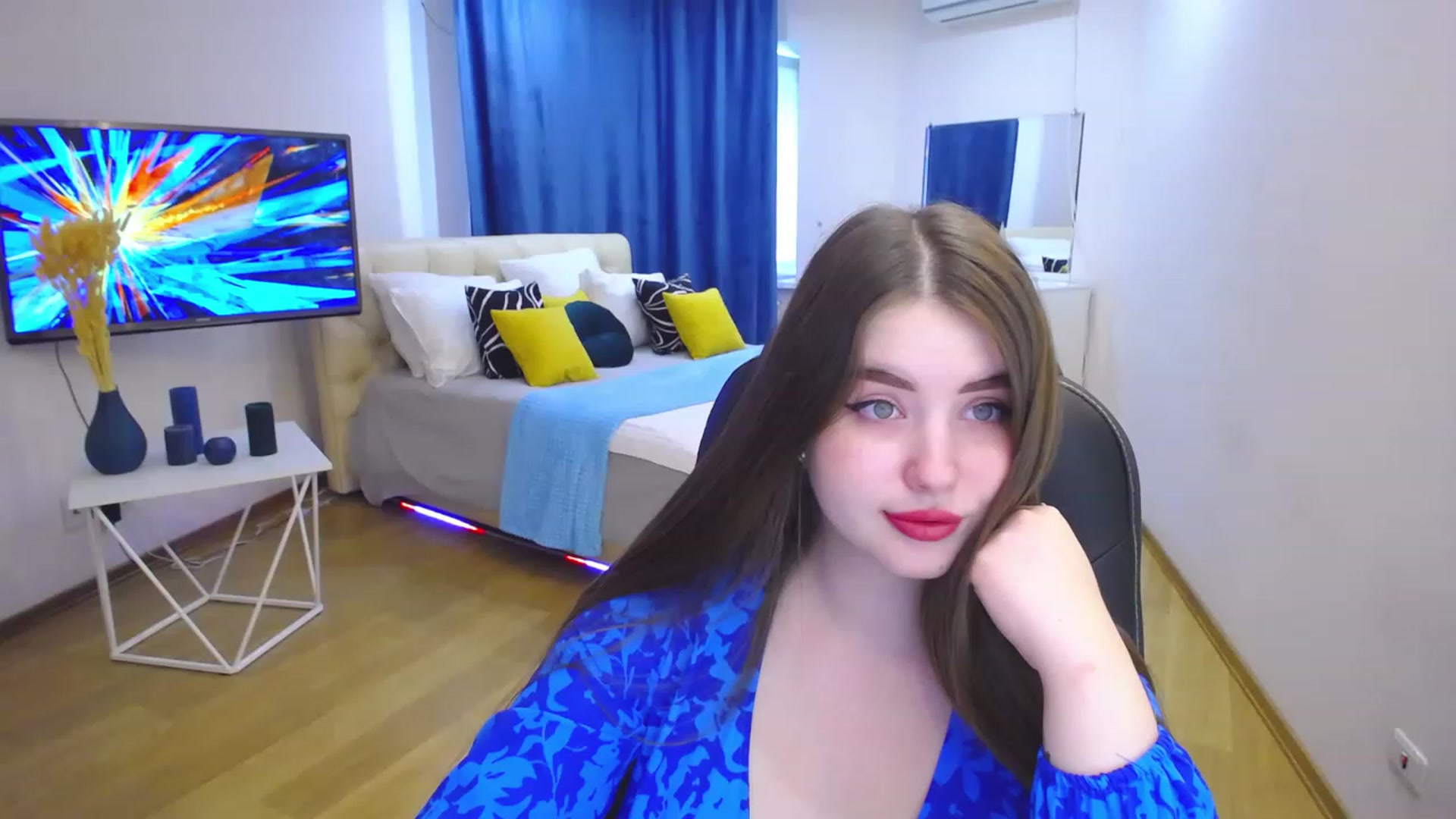 Gallery image thumbnail from AdmireMyEyes's myfreecams stream on, 06/19/2023, 09:46 image 5 of 20