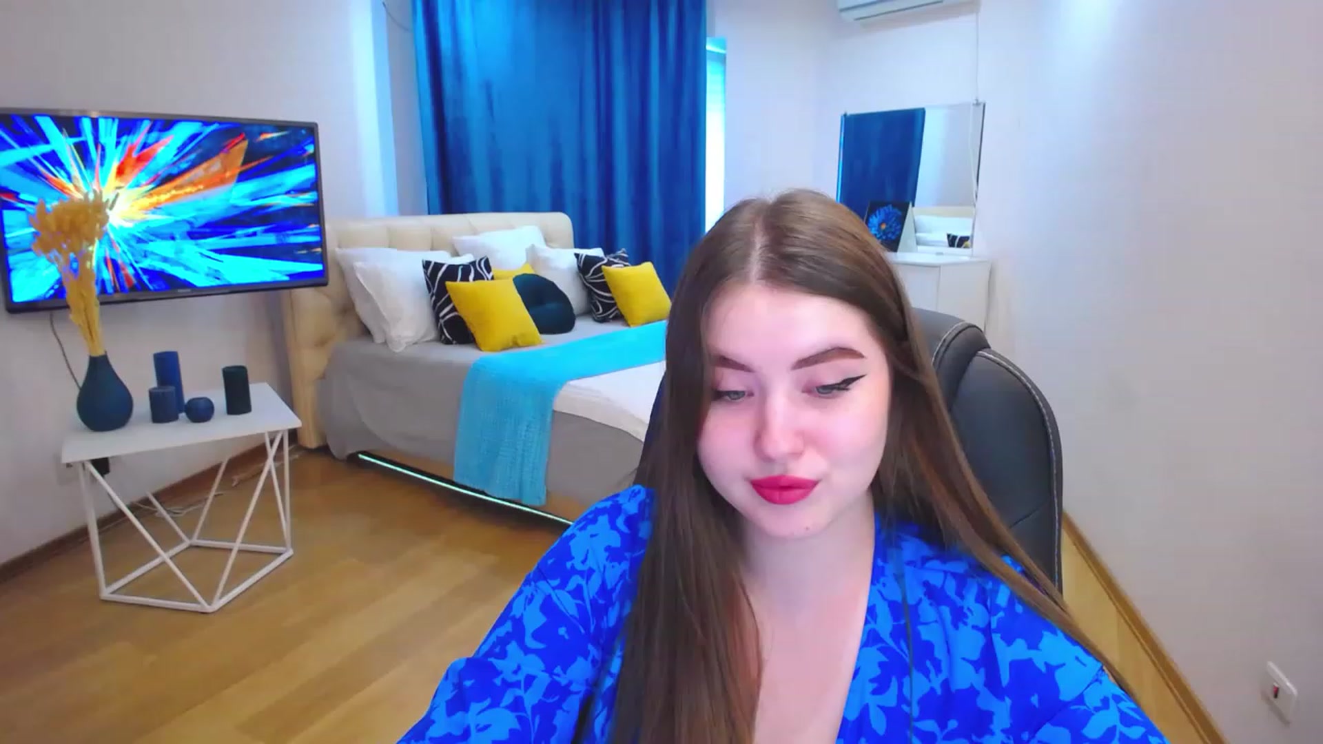 Gallery image thumbnail from AdmireMyEyes's myfreecams stream on, 06/19/2023, 09:46 image 19 of 20