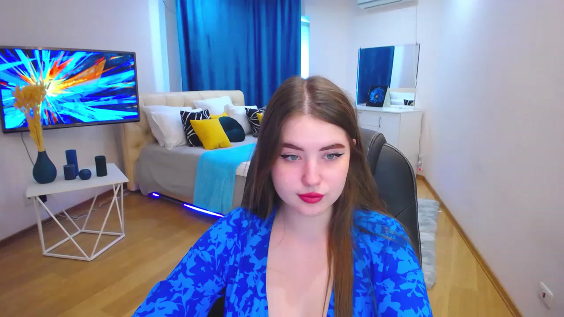 Gallery image thumbnail from AdmireMyEyes's myfreecams stream on, 06/19/2023, 09:46 image 13 of 20