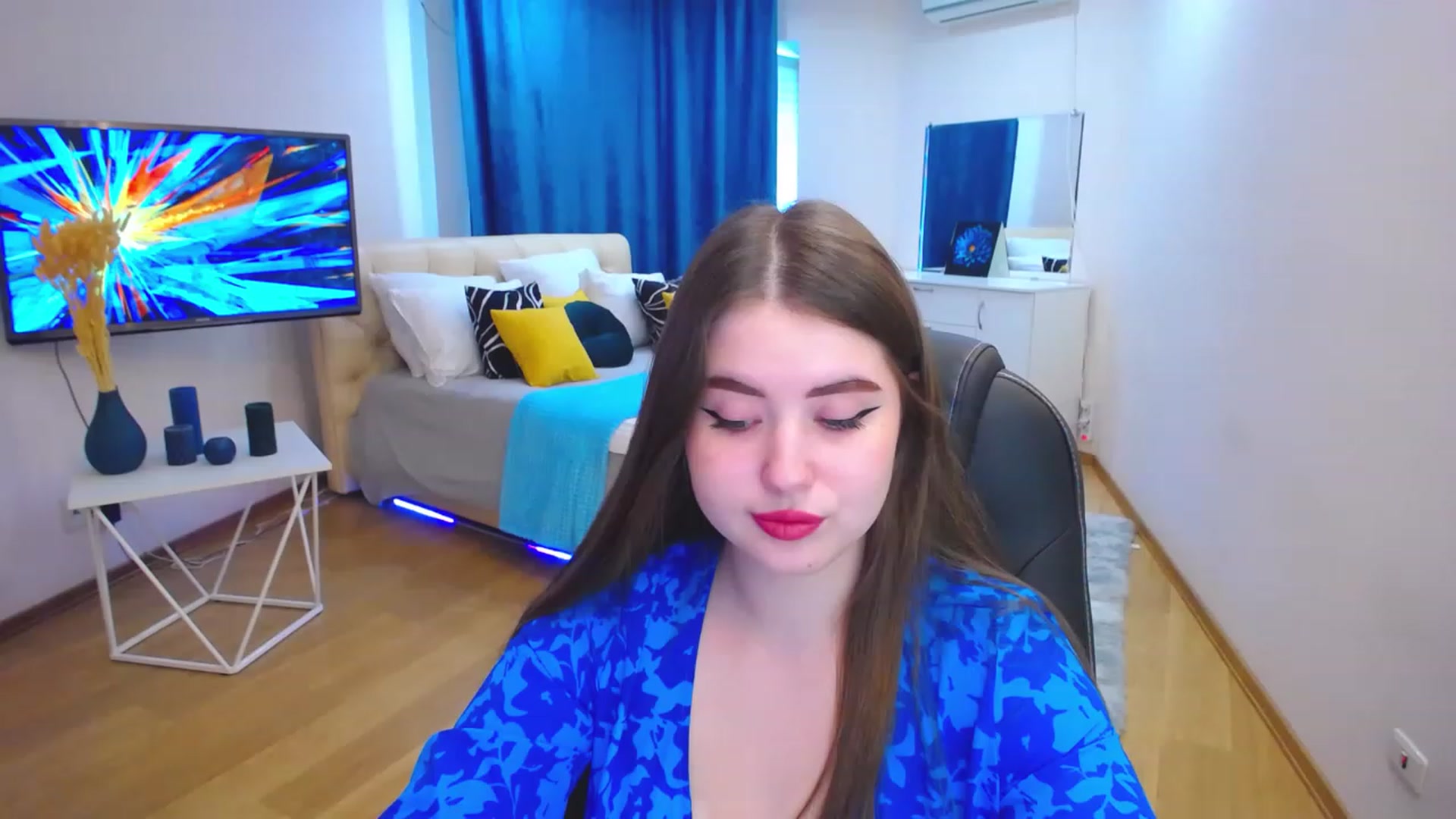 Gallery image thumbnail from AdmireMyEyes's myfreecams stream on, 06/19/2023, 09:46 image 12 of 20