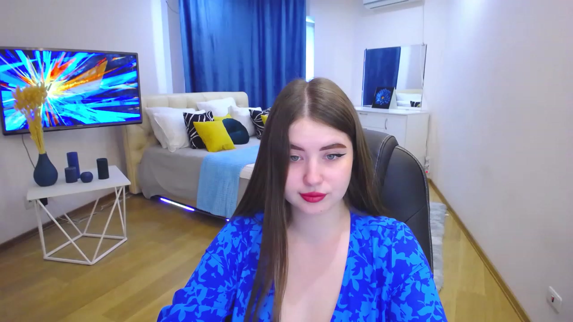 Gallery image thumbnail from AdmireMyEyes's myfreecams stream on, 06/19/2023, 09:46 image 1 of 20