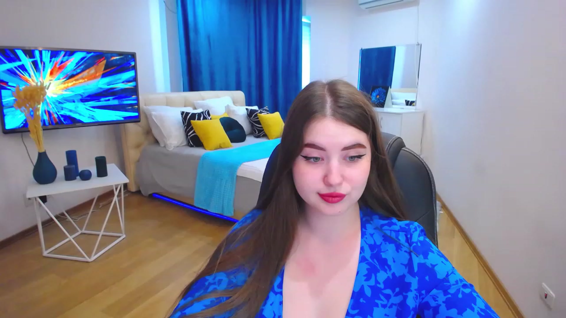 Gallery image thumbnail from AdmireMyEyes's myfreecams stream on, 06/19/2023, 09:46 image 17 of 20