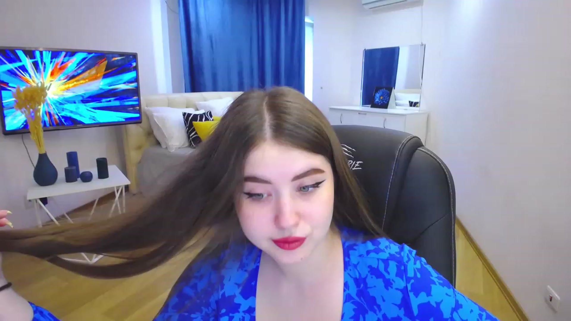 Gallery image thumbnail from AdmireMyEyes's myfreecams stream on, 06/19/2023, 09:46 image 4 of 20