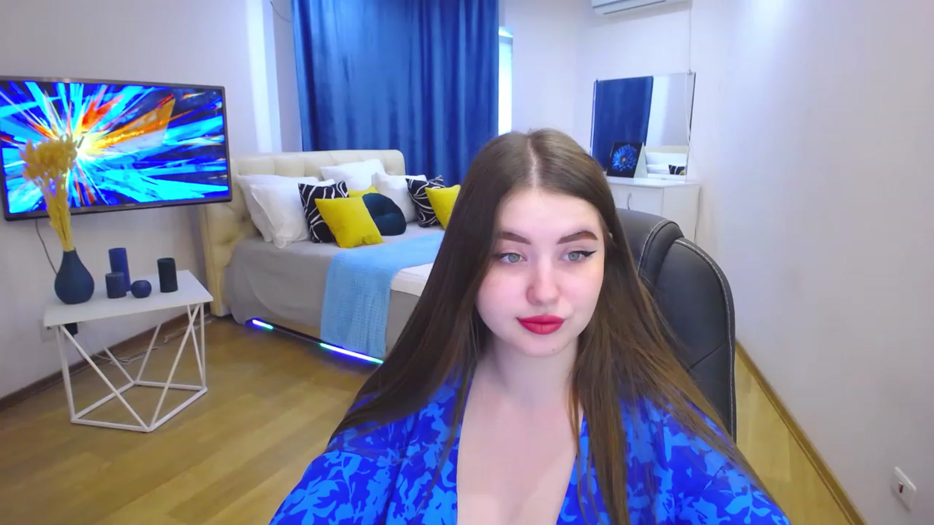 Gallery image thumbnail from AdmireMyEyes's myfreecams stream on, 06/19/2023, 09:46 image 6 of 20