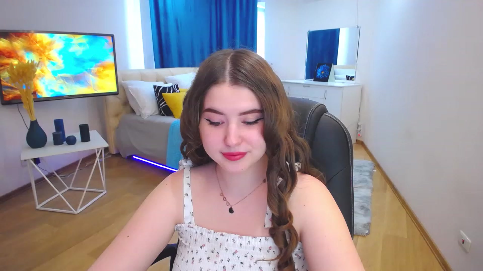 Gallery image thumbnail from AdmireMyEyes's myfreecams stream on, 06/20/2023, 11:32 image 17 of 20
