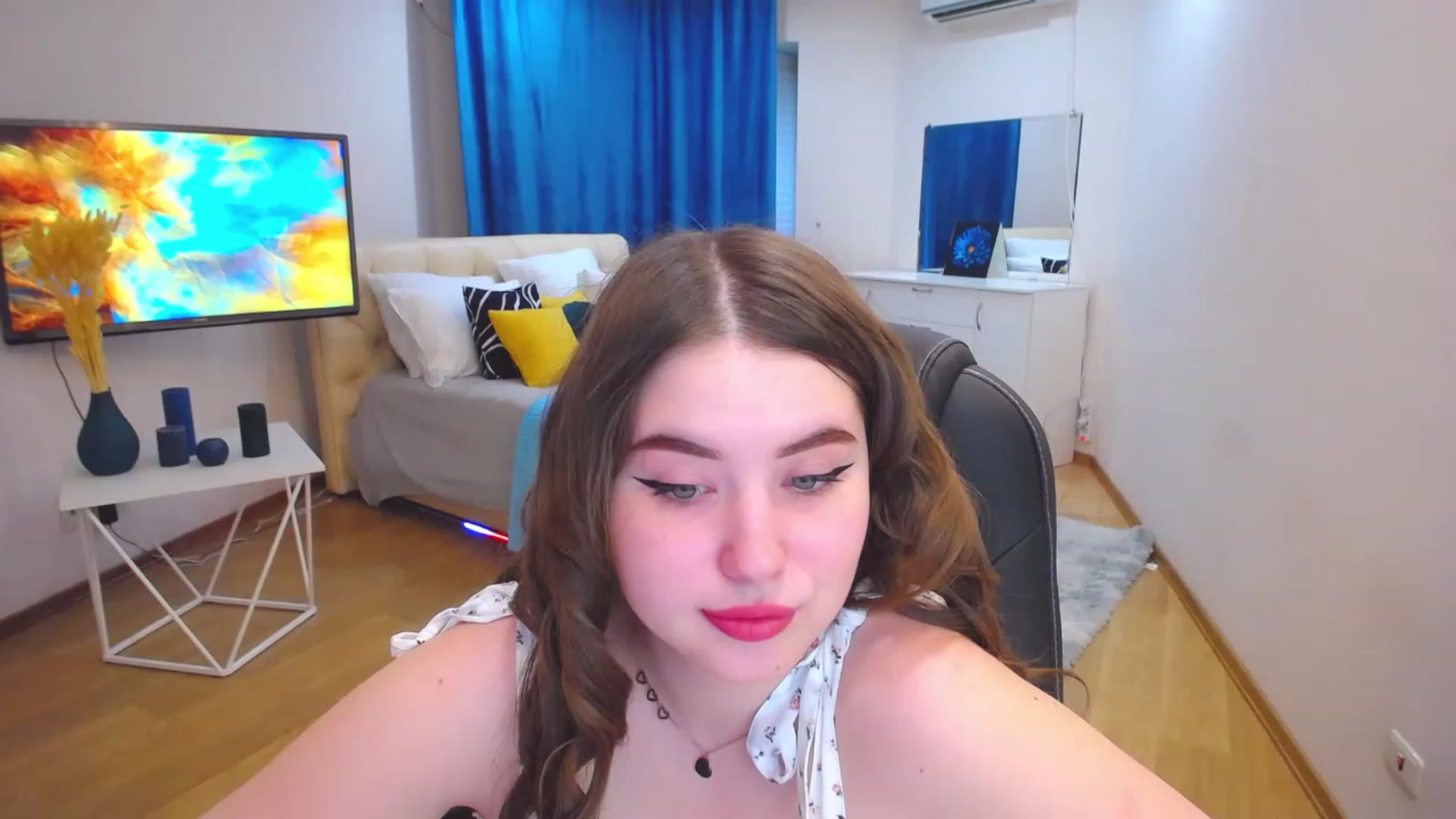 Gallery image thumbnail from AdmireMyEyes's myfreecams stream on, 06/20/2023, 16:20 image 19 of 20