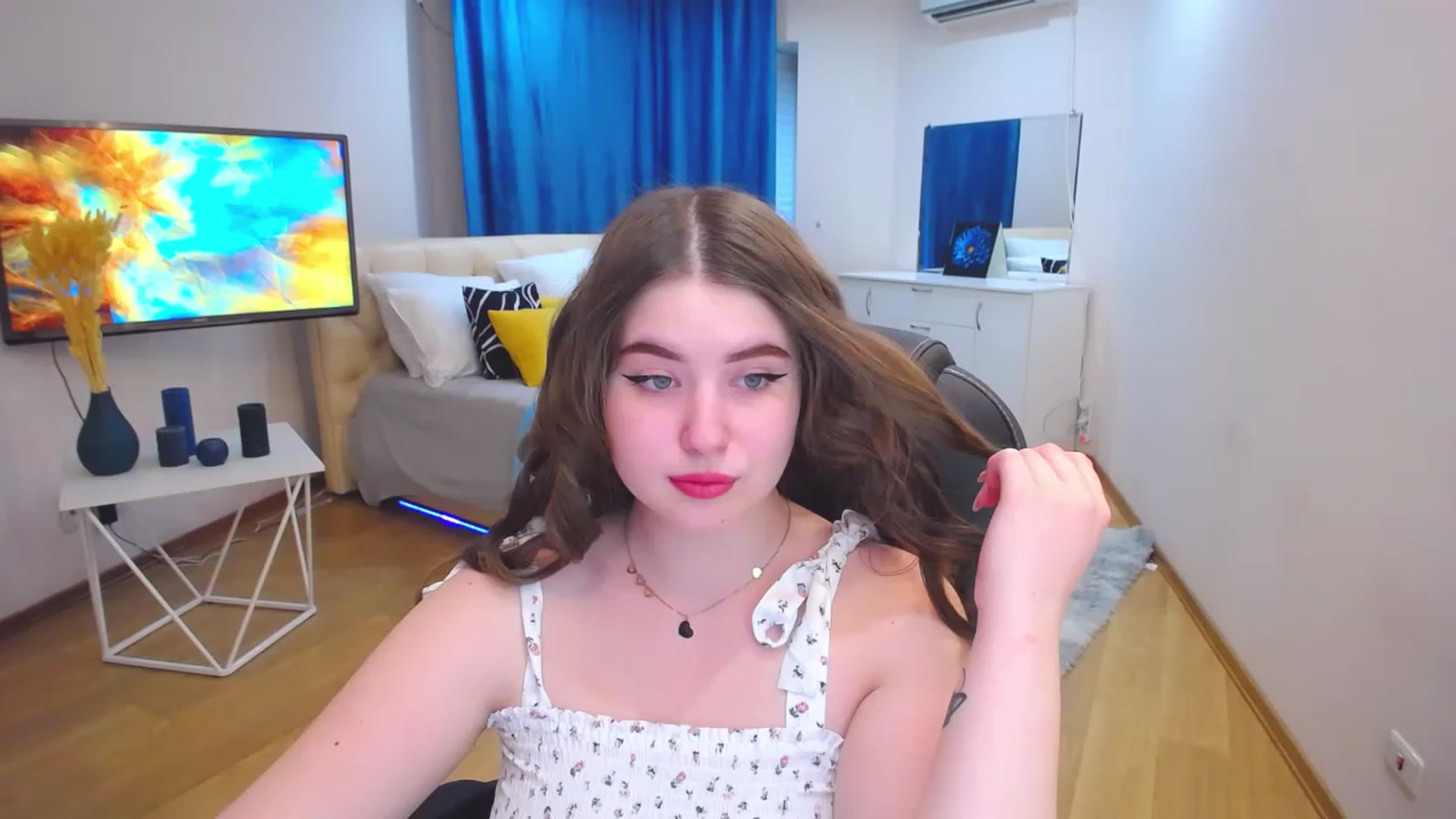 Gallery image thumbnail from AdmireMyEyes's myfreecams stream on, 06/20/2023, 16:20 image 18 of 20