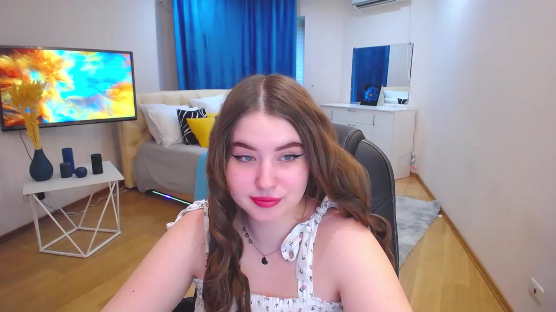 Gallery image thumbnail from AdmireMyEyes's myfreecams stream on, 06/20/2023, 16:20 image 16 of 20