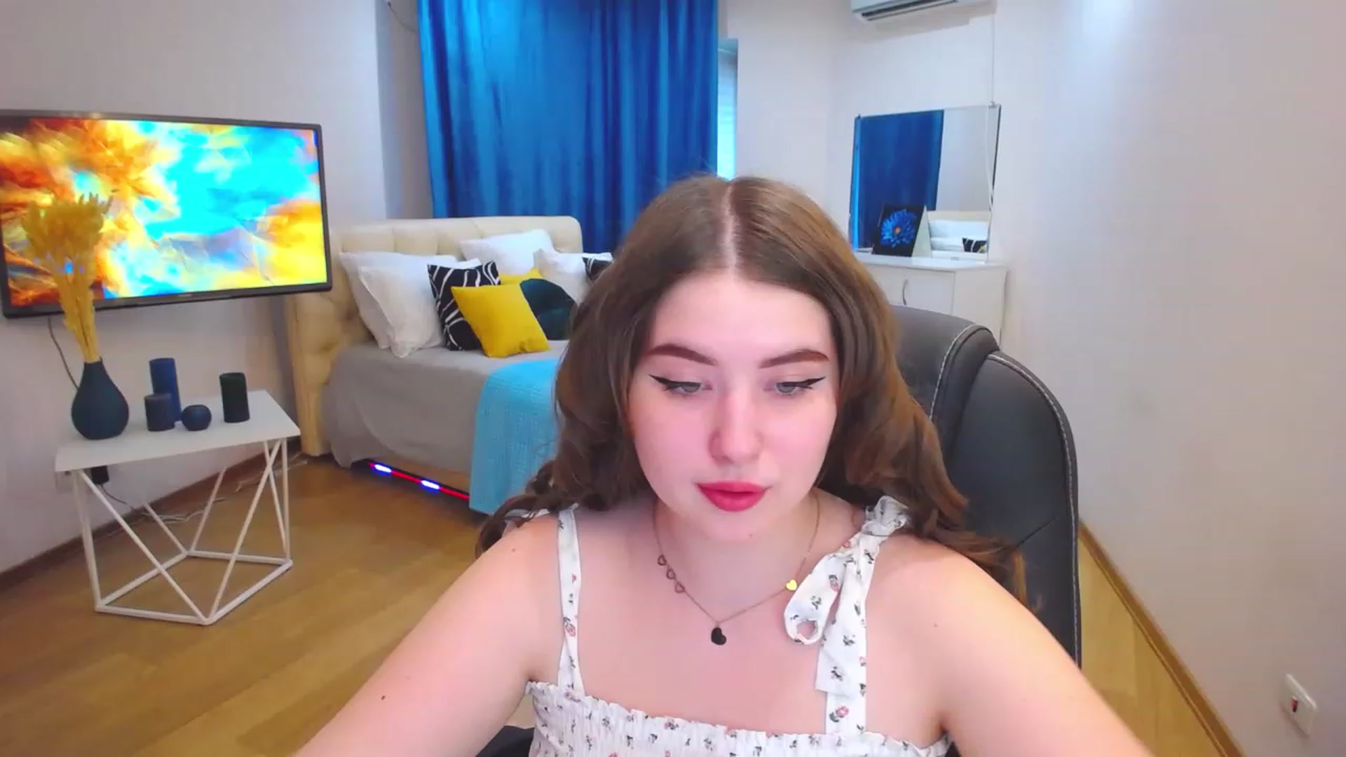 Gallery image thumbnail from AdmireMyEyes's myfreecams stream on, 06/20/2023, 16:20 image 13 of 20