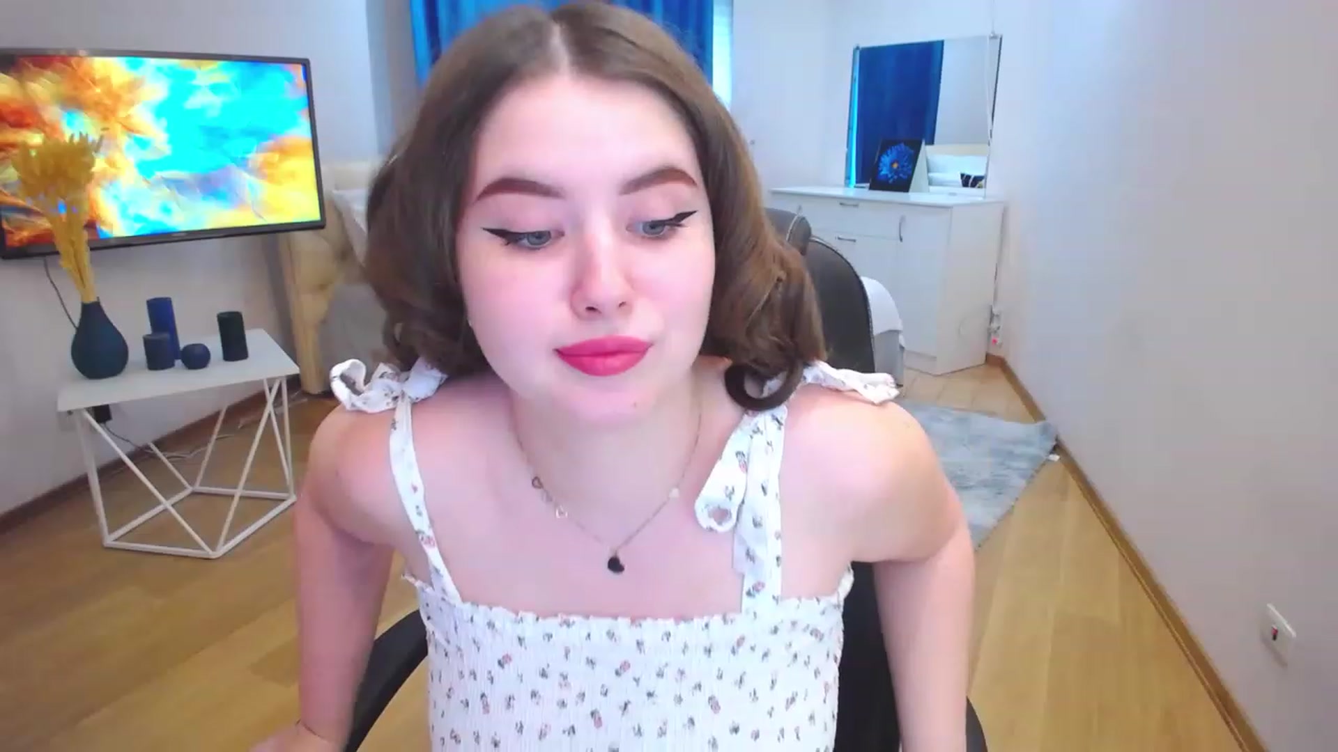Gallery image thumbnail from AdmireMyEyes's myfreecams stream on, 06/20/2023, 16:20 image 3 of 20