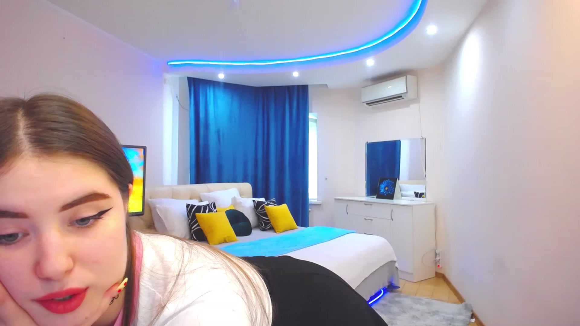 Gallery image thumbnail from AdmireMyEyes's myfreecams stream on, 06/22/2023, 09:49 image 11 of 20