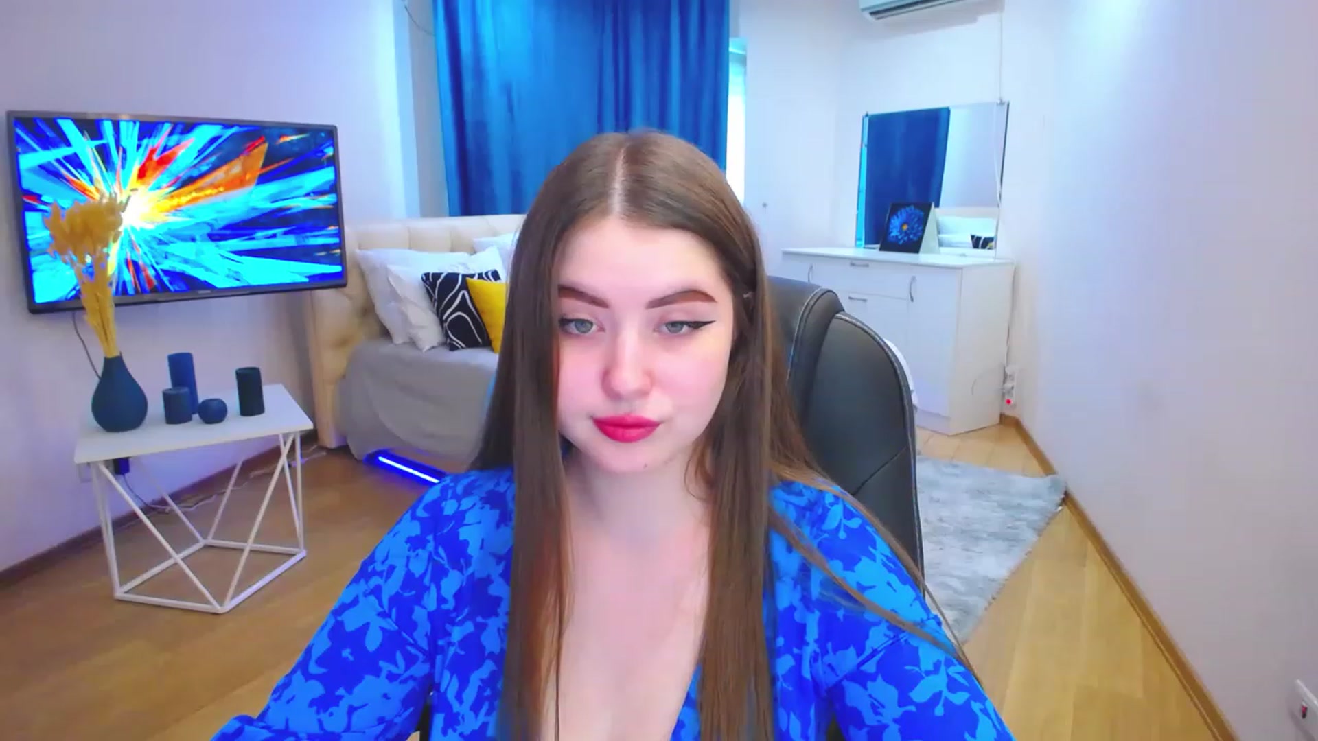 Gallery image thumbnail from AdmireMyEyes's myfreecams stream on, 06/23/2023, 07:32 image 14 of 20