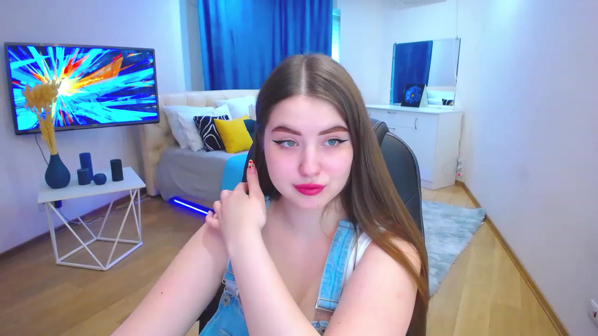 Gallery image thumbnail from AdmireMyEyes's myfreecams stream on, 06/23/2023, 09:20 image 13 of 20