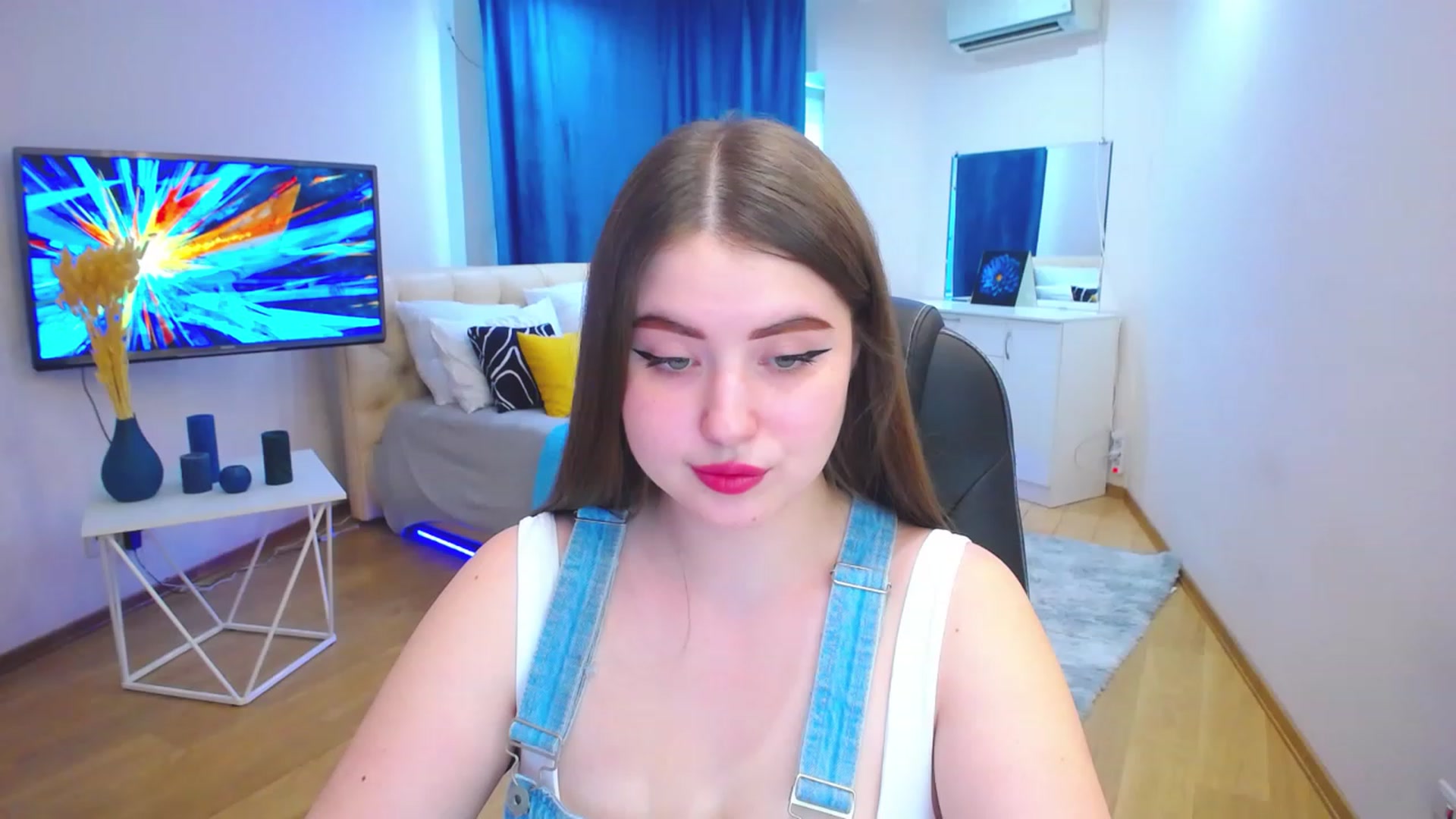 Gallery image thumbnail from AdmireMyEyes's myfreecams stream on, 06/23/2023, 09:20 image 5 of 20