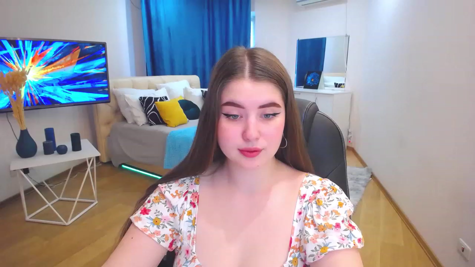 Gallery image thumbnail from AdmireMyEyes's myfreecams stream on, 06/26/2023, 05:25 image 16 of 20