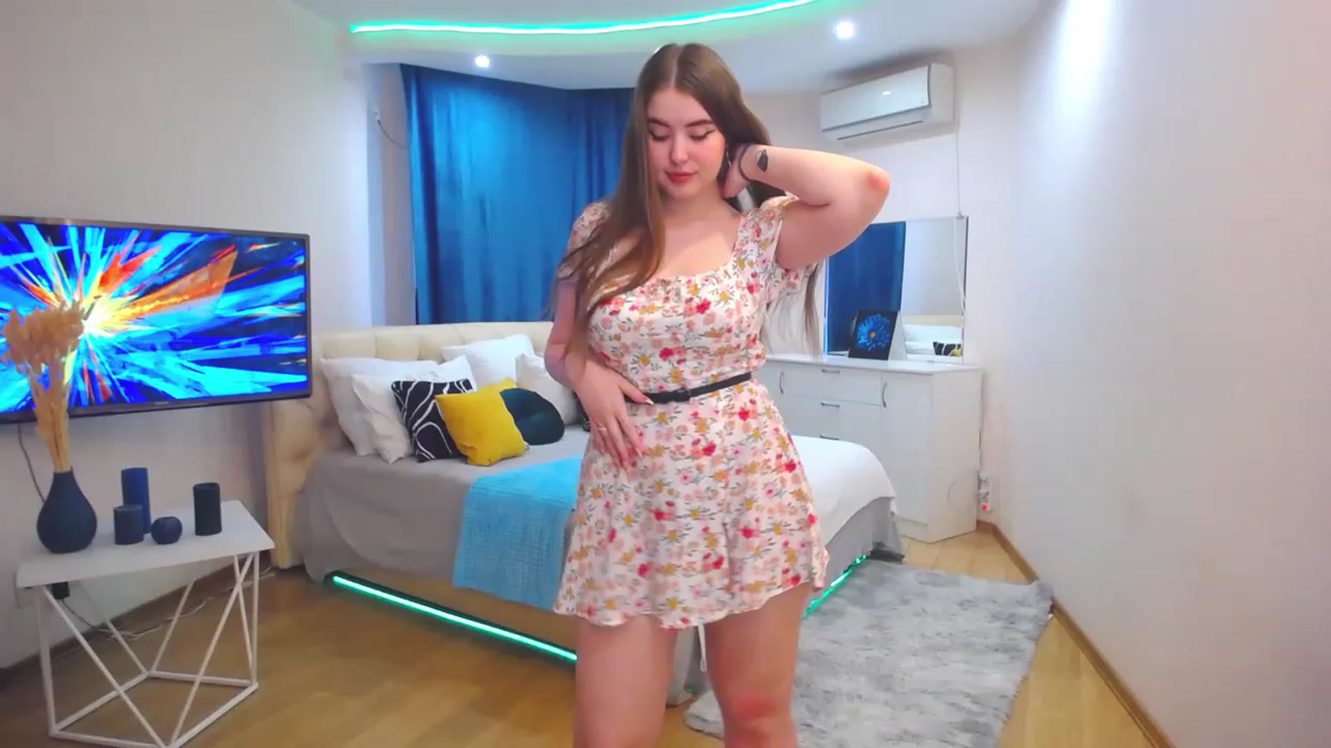 Gallery image thumbnail from AdmireMyEyes's myfreecams stream on, 06/26/2023, 05:25 image 19 of 20