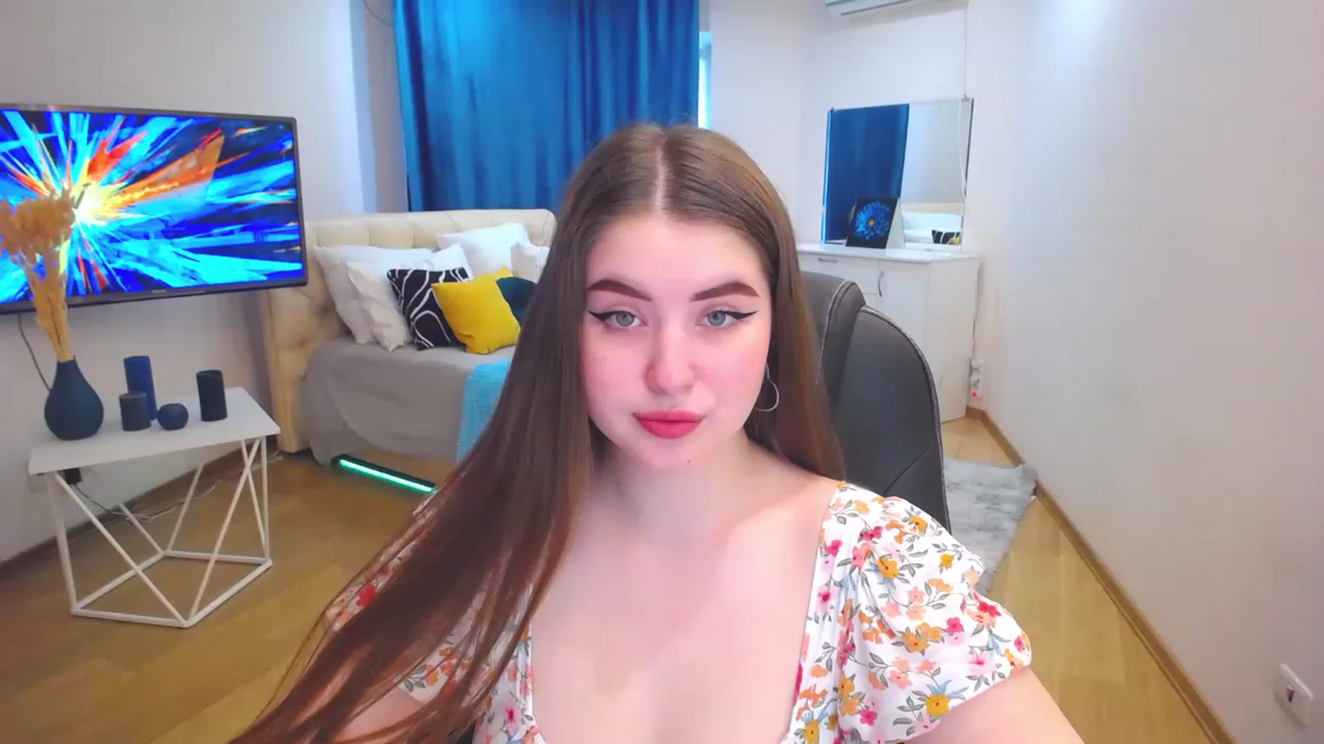 Gallery image thumbnail from AdmireMyEyes's myfreecams stream on, 06/26/2023, 05:25 image 11 of 20