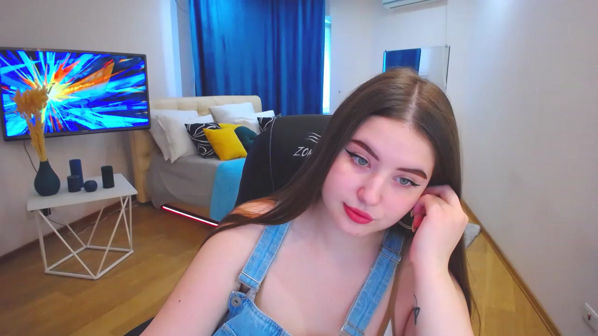Gallery image thumbnail from AdmireMyEyes's myfreecams stream on, 06/30/2023, 09:46 image 4 of 20