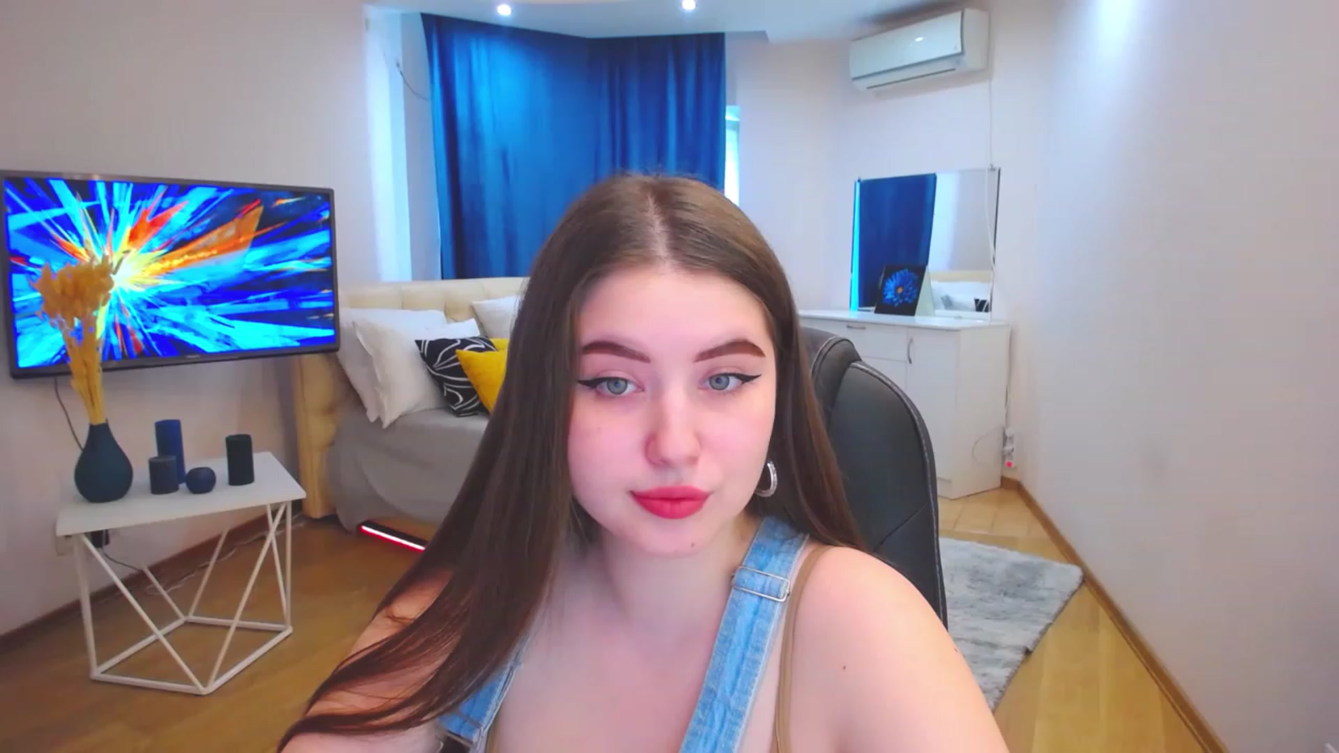 Gallery image thumbnail from AdmireMyEyes's myfreecams stream on, 06/30/2023, 09:46 image 18 of 20