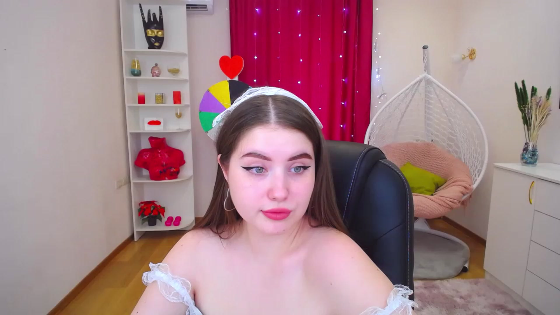 Gallery image thumbnail from AdmireMyEyes's myfreecams stream on, 07/03/2023, 09:25 image 13 of 20
