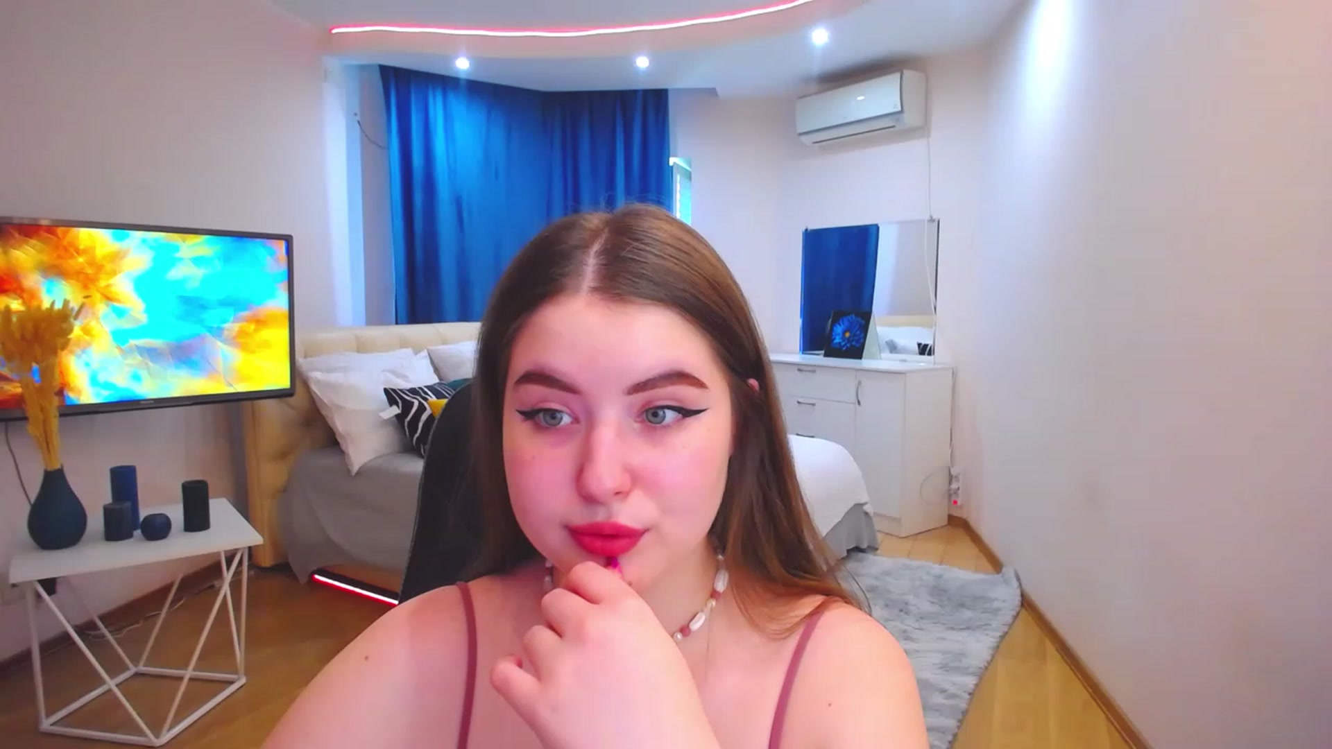 Gallery image thumbnail from AdmireMyEyes's myfreecams stream on, 07/05/2023, 09:19 image 3 of 20