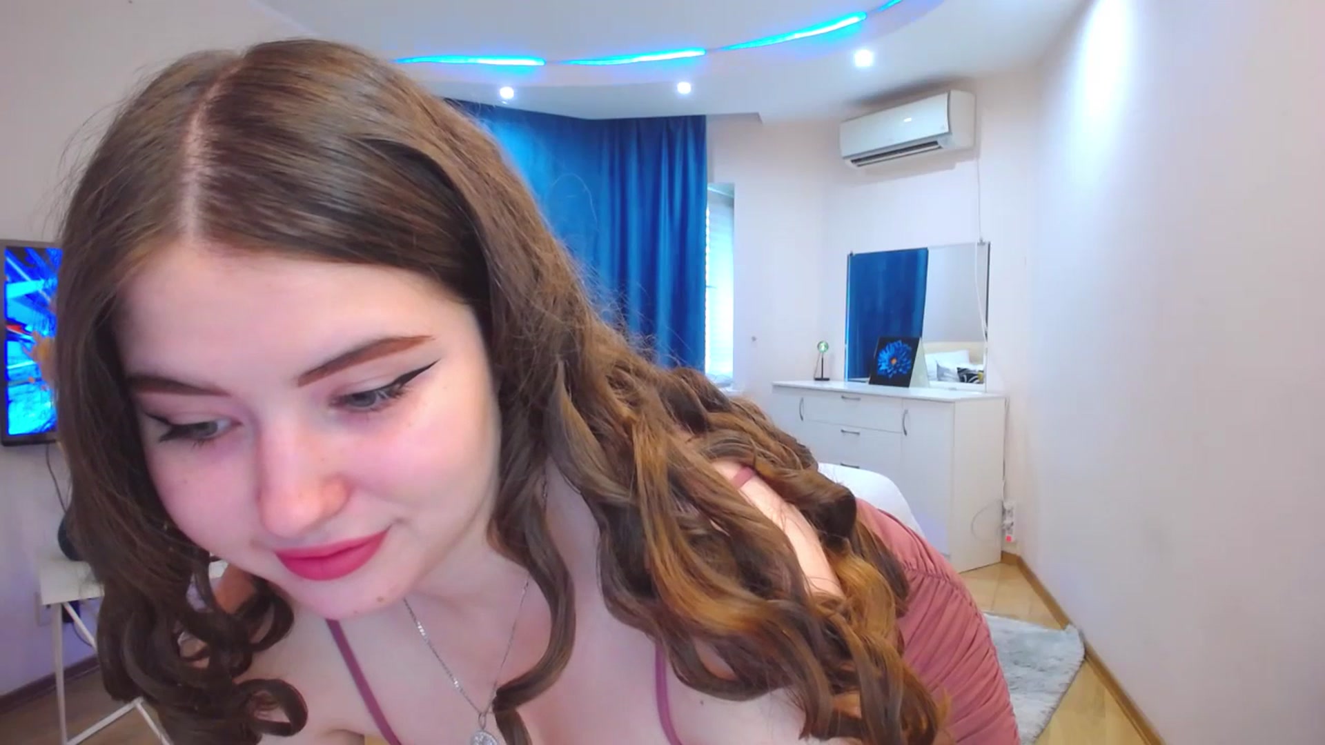 Gallery image thumbnail from AdmireMyEyes's myfreecams stream on, 07/11/2023, 11:10 image 14 of 20