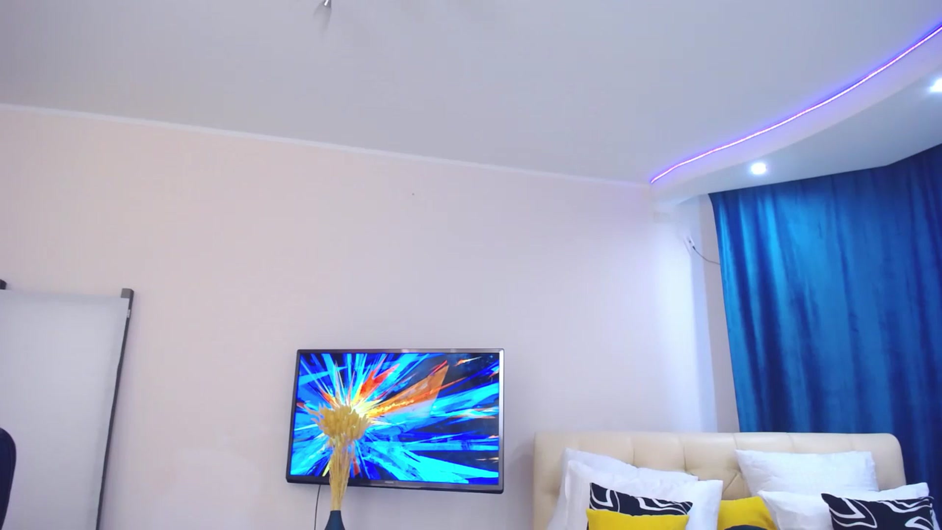 Gallery image thumbnail from AdmireMyEyes's myfreecams stream on, 07/13/2023, 08:38 image 16 of 20