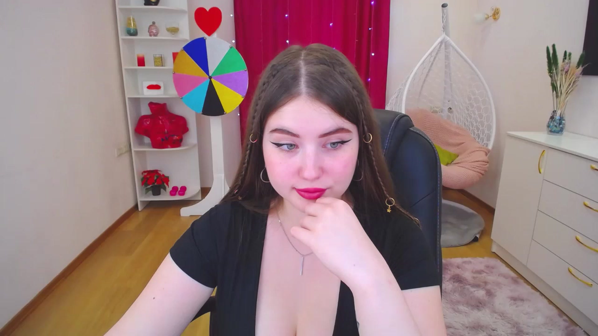 Gallery image thumbnail from AdmireMyEyes's myfreecams stream on, 07/18/2023, 14:46 image 16 of 20