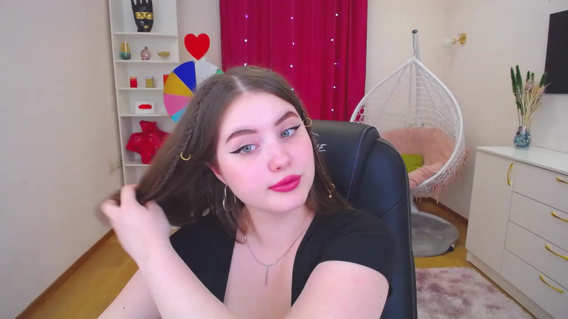 Gallery image thumbnail from AdmireMyEyes's myfreecams stream on, 07/18/2023, 16:56 image 13 of 20