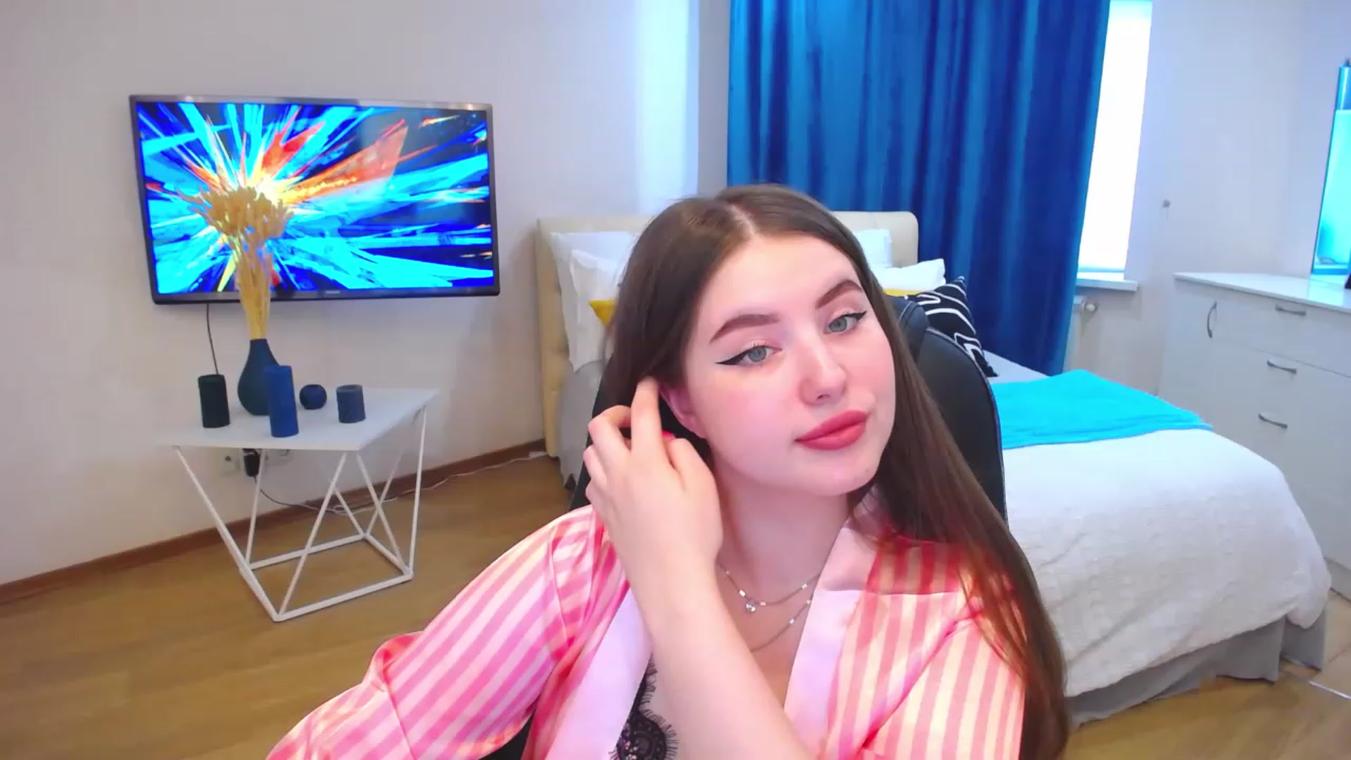 Gallery image thumbnail from AdmireMyEyes's myfreecams stream on, 07/20/2023, 09:17 image 4 of 20