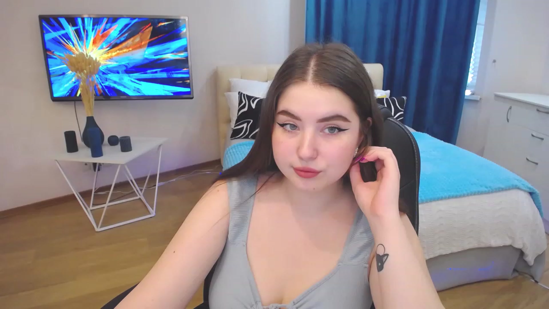 Gallery image thumbnail from AdmireMyEyes's myfreecams stream on, 07/30/2023, 06:38 image 12 of 20