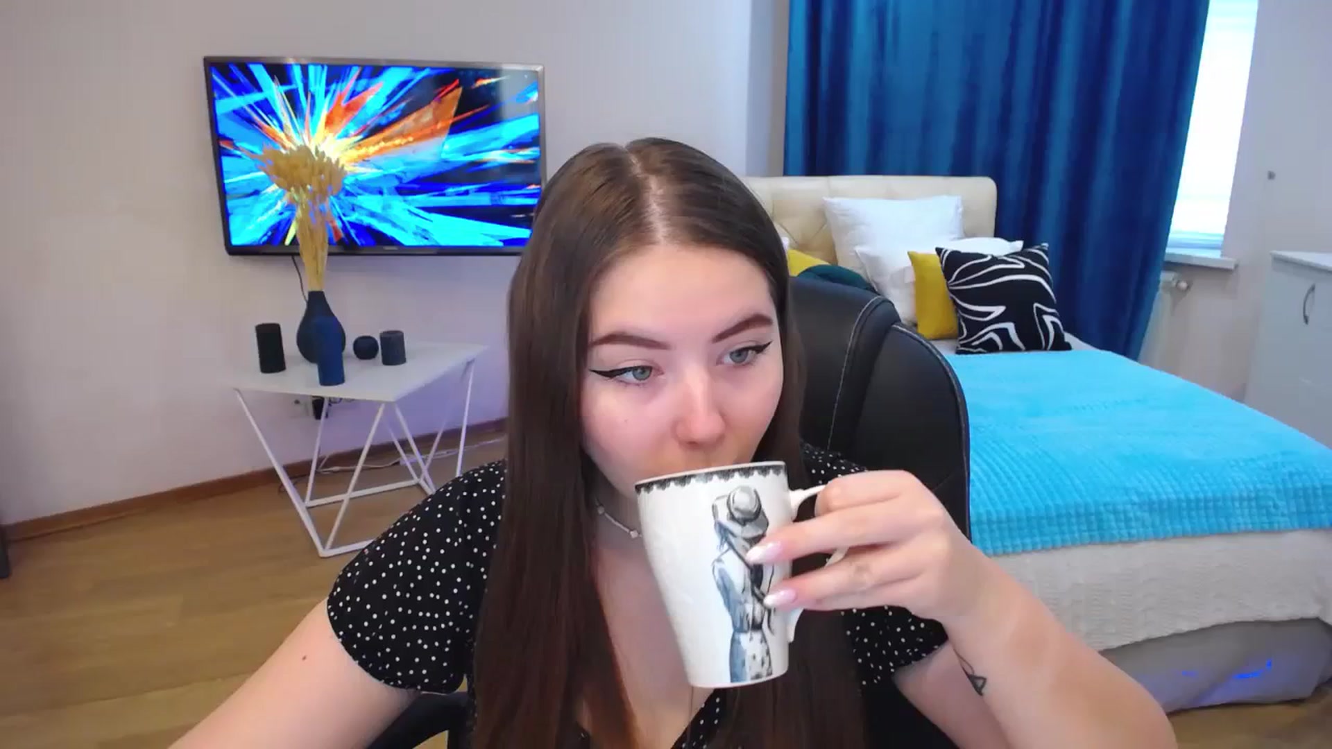 Gallery image thumbnail from AdmireMyEyes's myfreecams stream on, 08/27/2023, 03:44 image 1 of 20