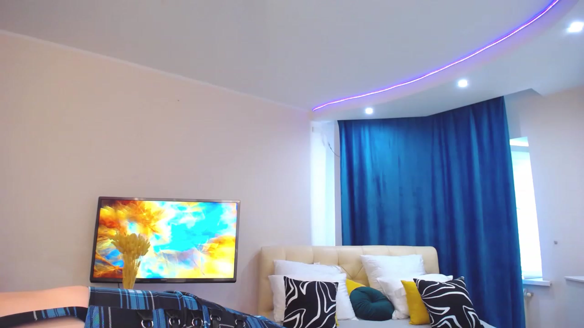 Gallery image thumbnail from AdmireMyEyes's myfreecams stream on, 08/28/2023, 08:42 image 11 of 20