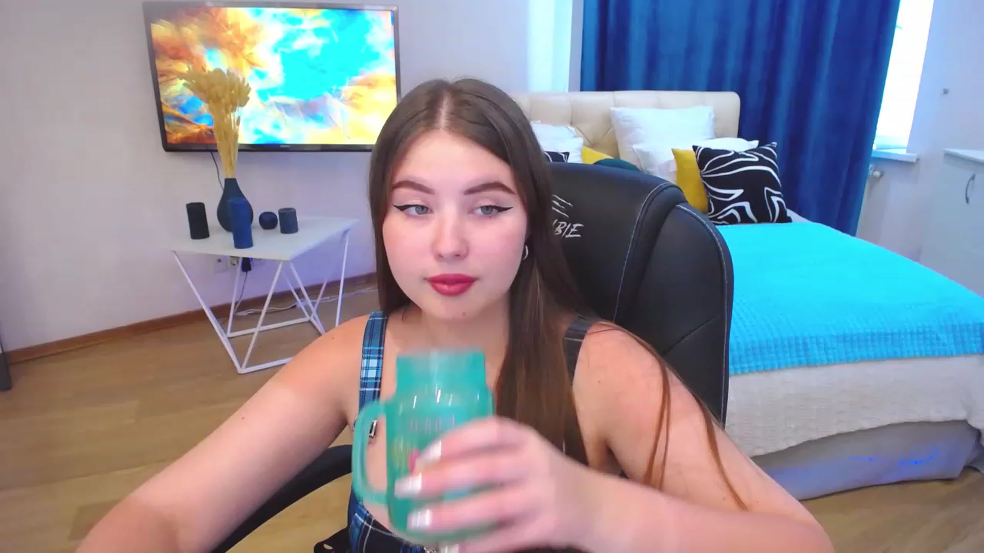 Gallery image thumbnail from AdmireMyEyes's myfreecams stream on, 08/28/2023, 08:59 image 19 of 20