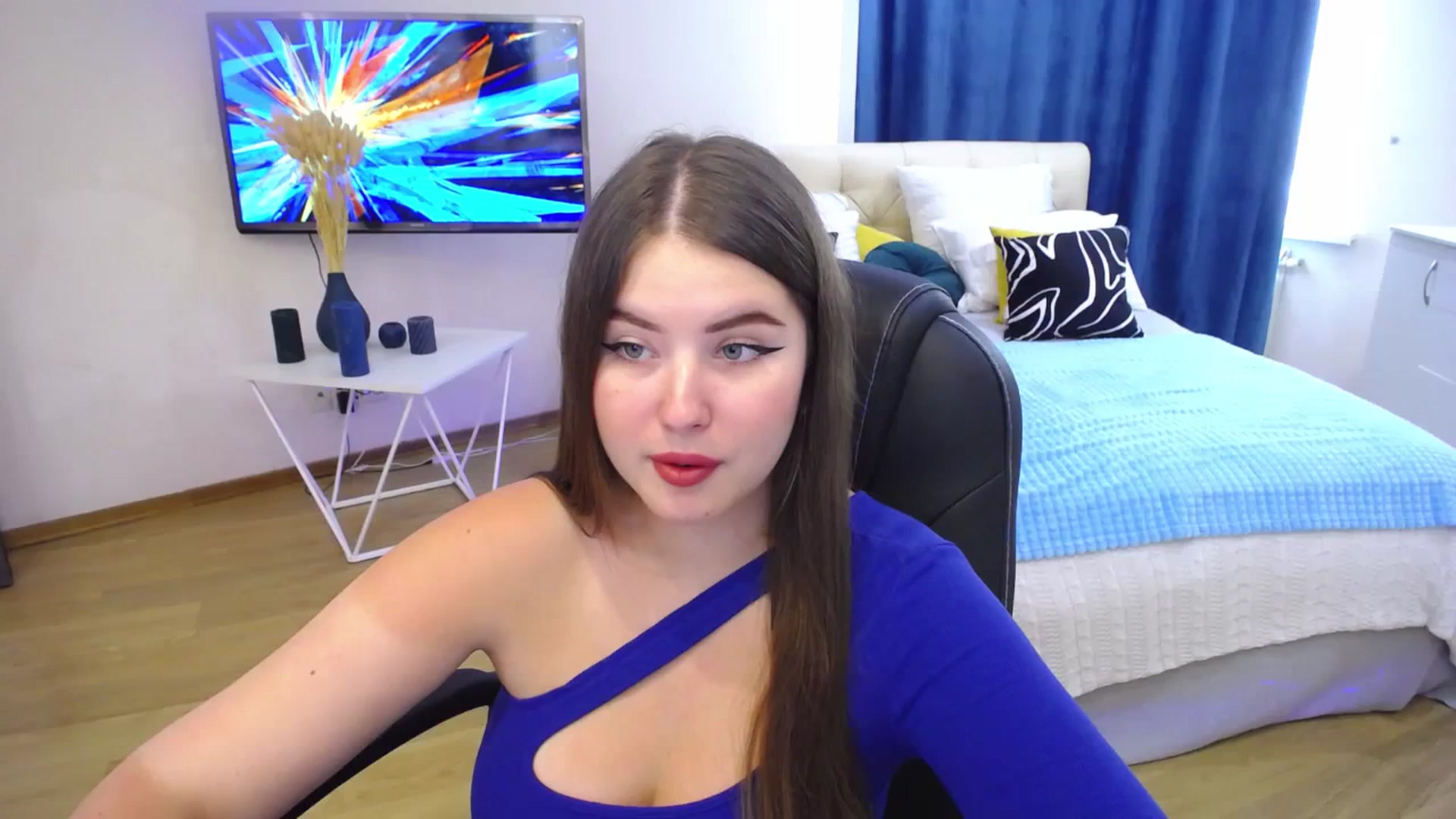 Gallery image thumbnail from AdmireMyEyes's myfreecams stream on, 08/29/2023, 14:46 image 1 of 20