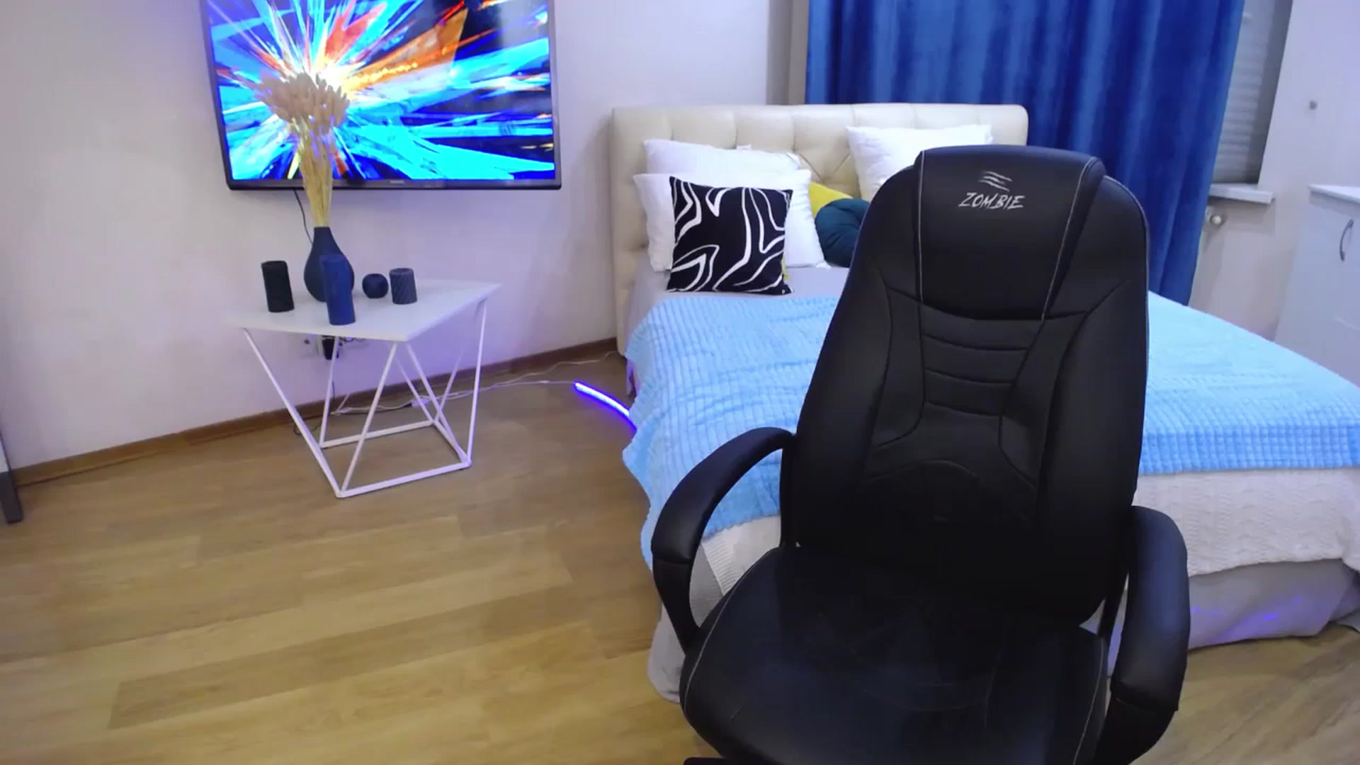 Gallery image thumbnail from AdmireMyEyes's myfreecams stream on, 08/29/2023, 16:57 image 11 of 20
