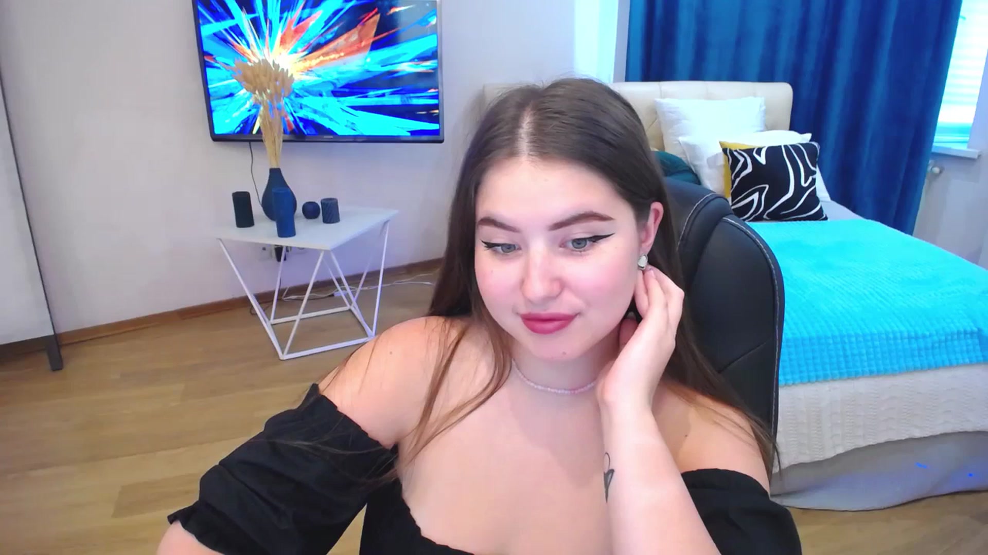 Gallery image thumbnail from AdmireMyEyes's myfreecams stream on, 09/03/2023, 07:48 image 17 of 20