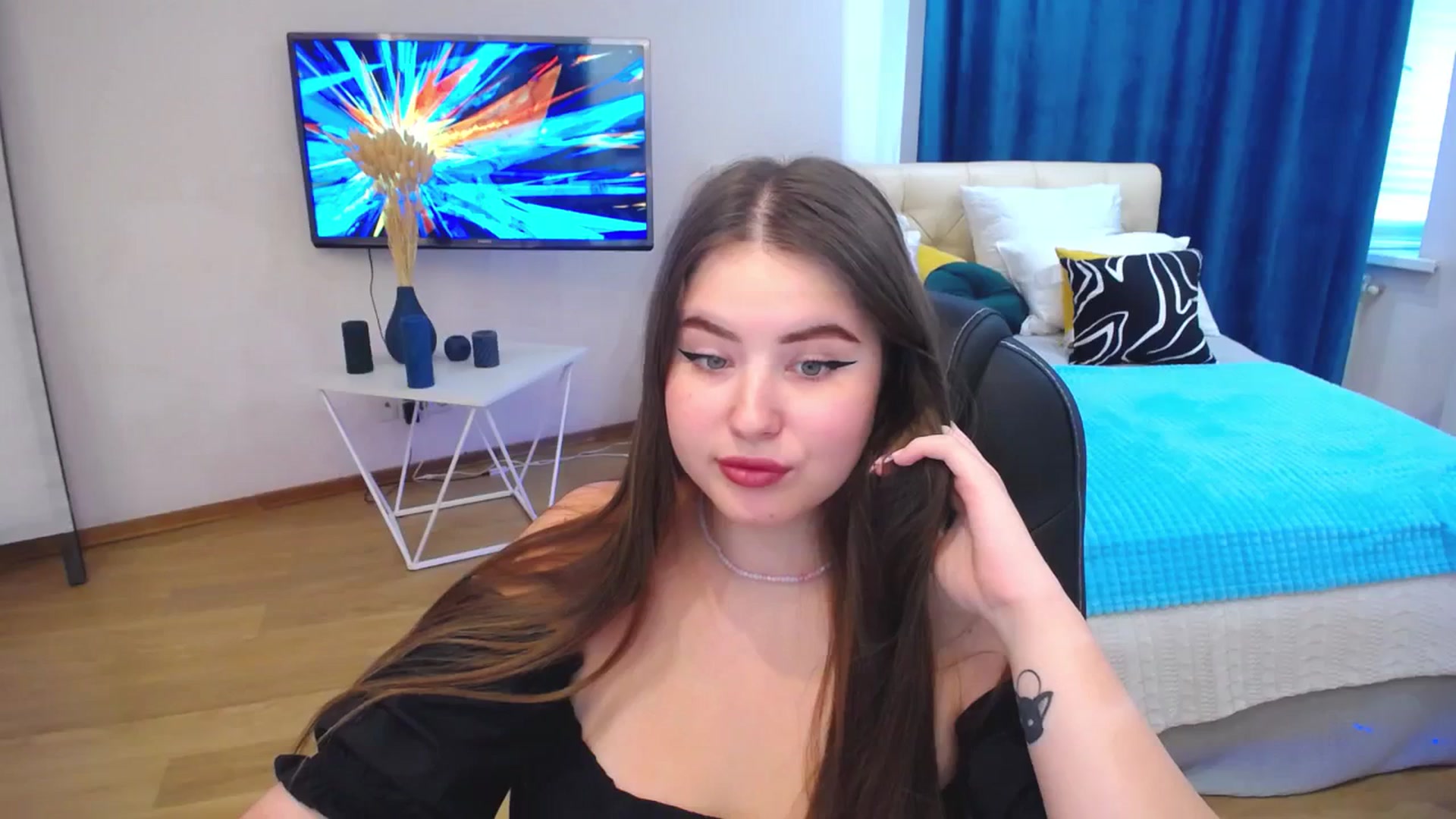 Gallery image thumbnail from AdmireMyEyes's myfreecams stream on, 09/03/2023, 07:48 image 7 of 20