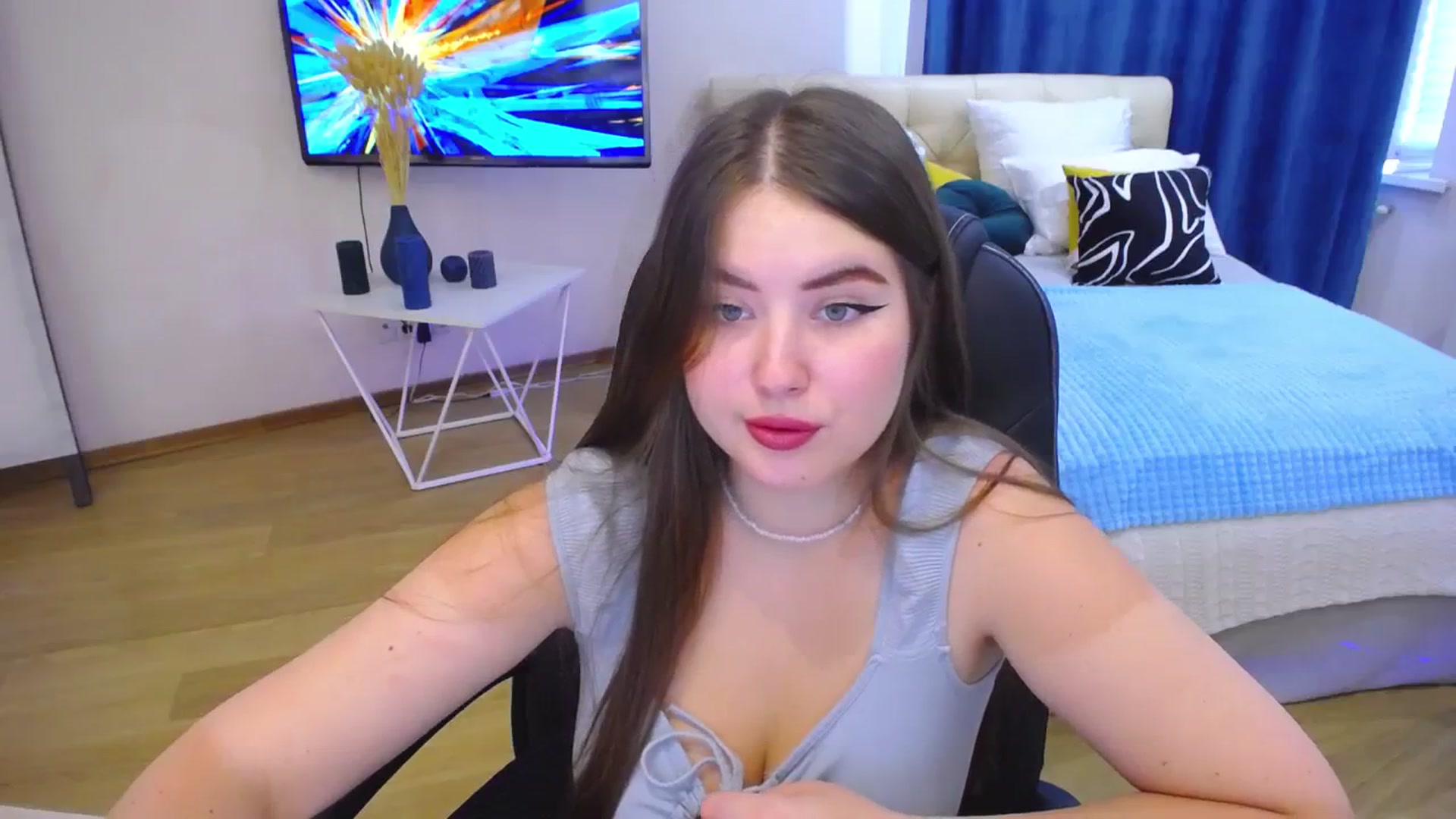 Gallery image thumbnail from AdmireMyEyes's myfreecams stream on, 09/06/2023, 08:35 image 17 of 20