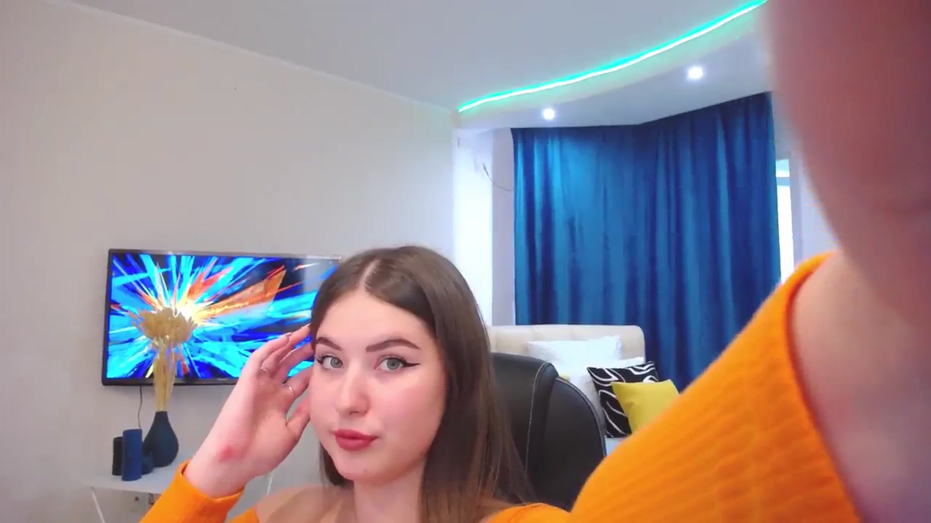 Gallery image thumbnail from AdmireMyEyes's myfreecams stream on, 09/18/2023, 09:49 image 9 of 20