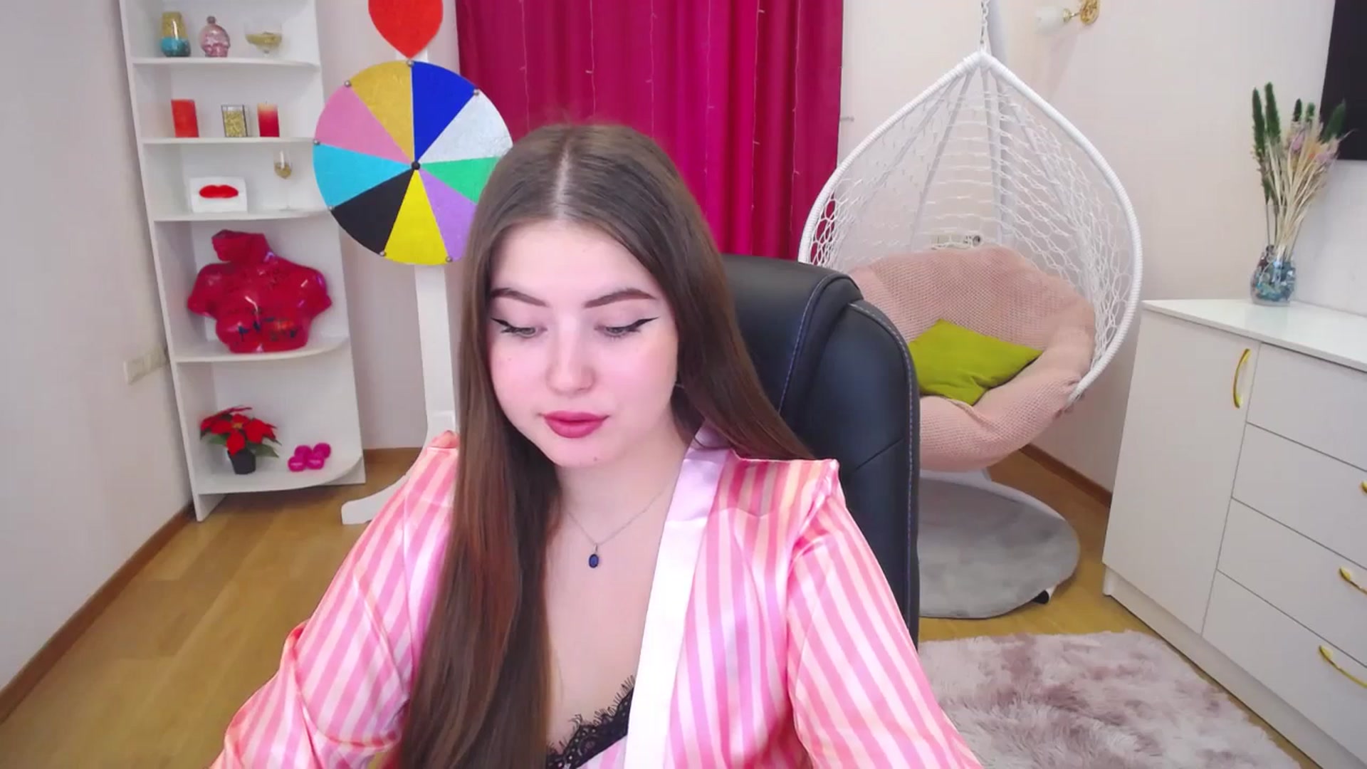 Gallery image thumbnail from AdmireMyEyes's myfreecams stream on, 09/19/2023, 06:30 image 12 of 20