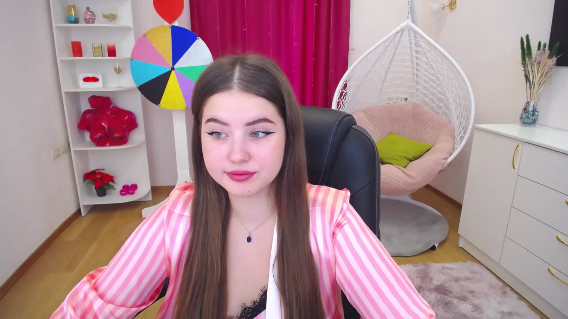 Gallery image thumbnail from AdmireMyEyes's myfreecams stream on, 09/19/2023, 06:30 image 7 of 20