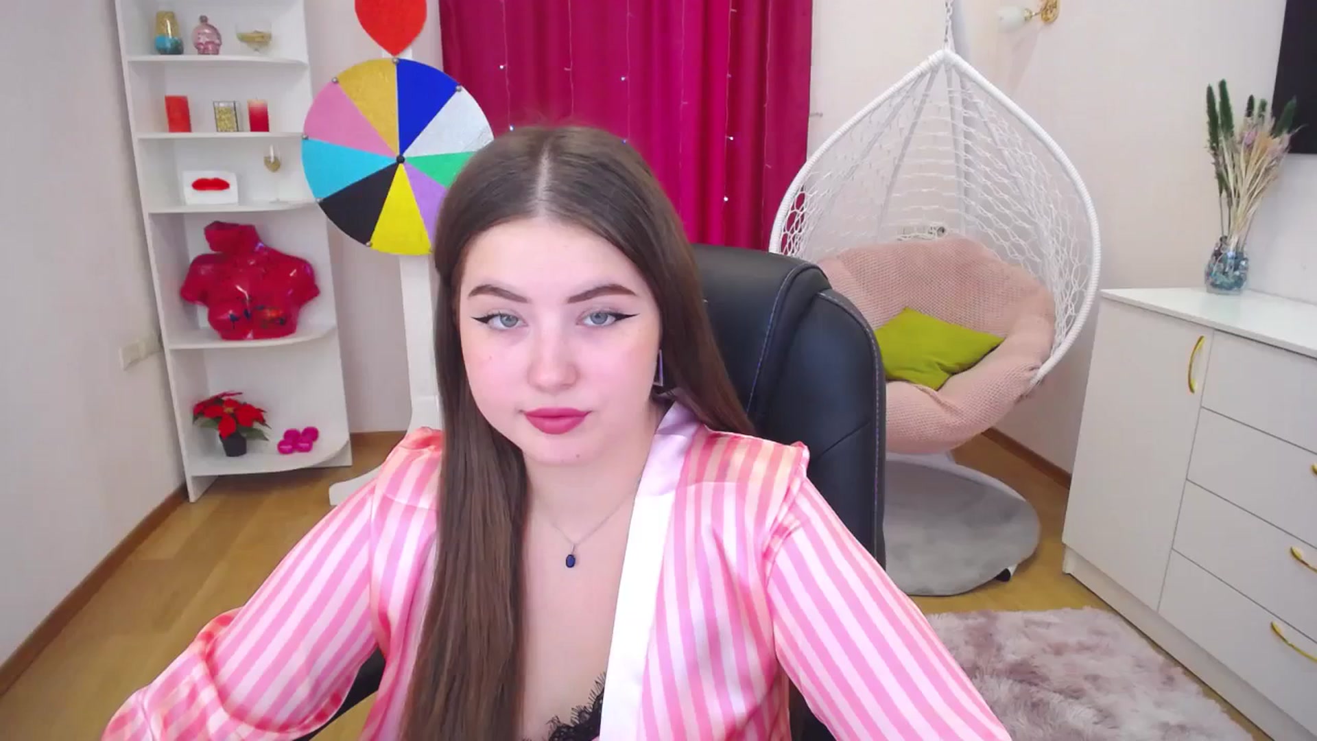 Gallery image thumbnail from AdmireMyEyes's myfreecams stream on, 09/19/2023, 06:30 image 9 of 20
