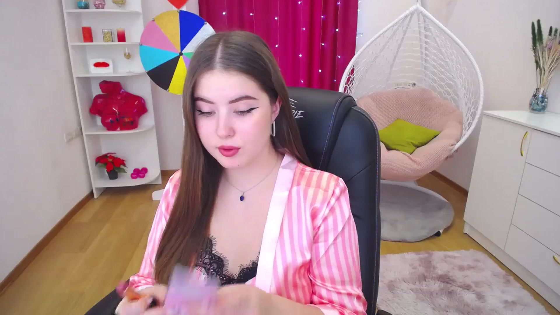 Gallery image thumbnail from AdmireMyEyes's myfreecams stream on, 09/19/2023, 07:46 image 2 of 20